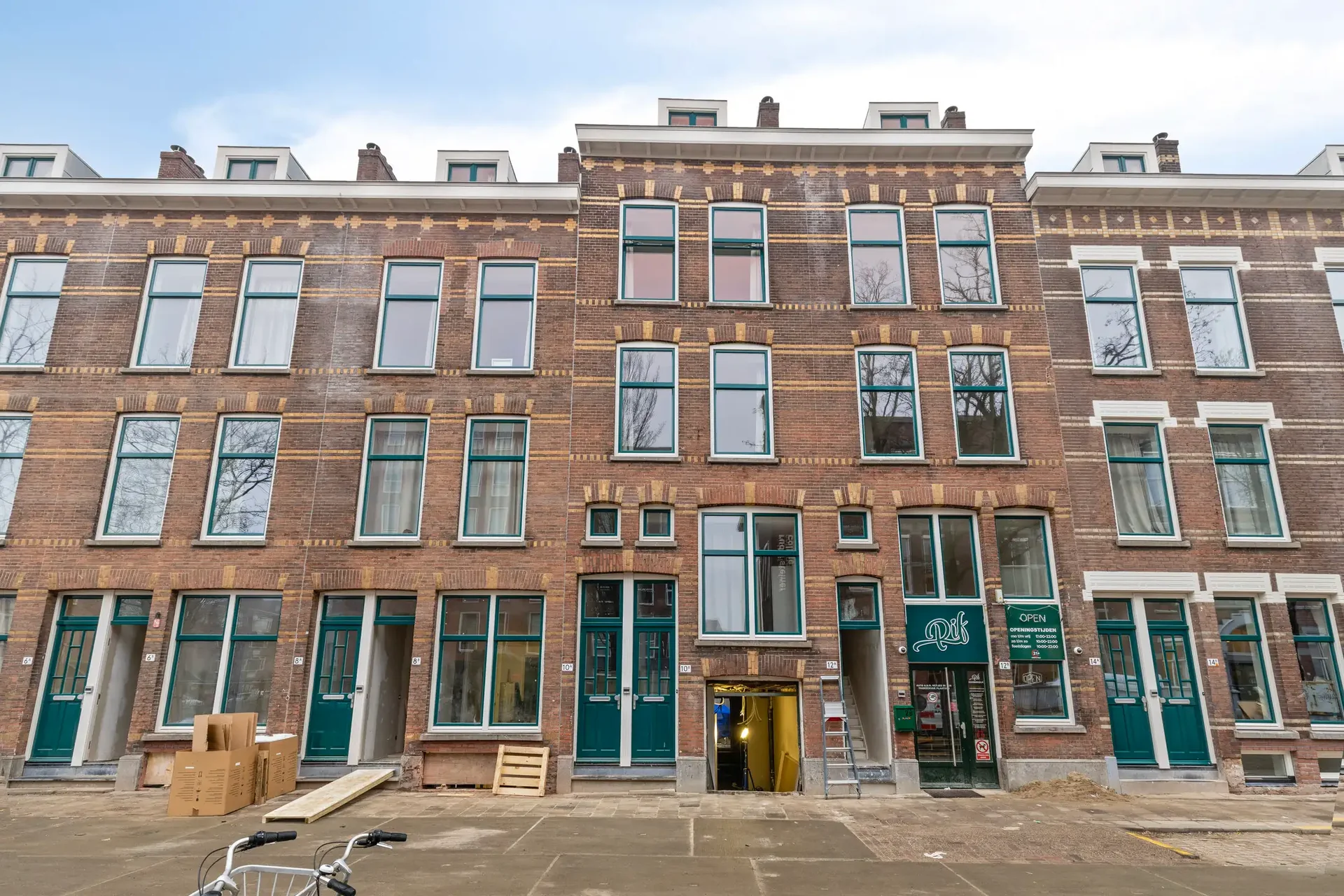 geblurde versie van de foto als achtergrond