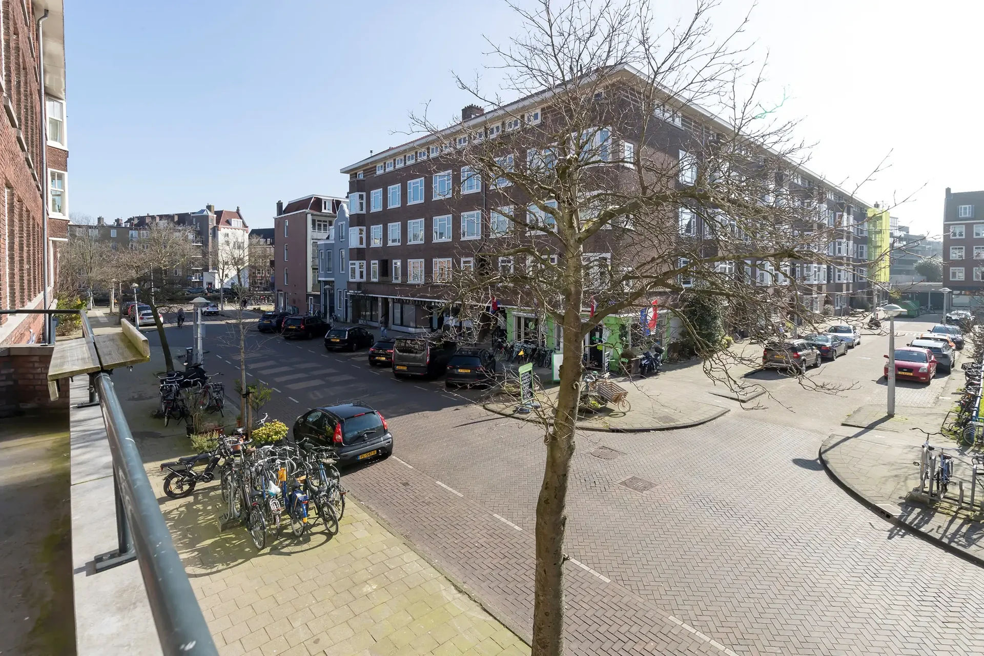 geblurde versie van de foto als achtergrond