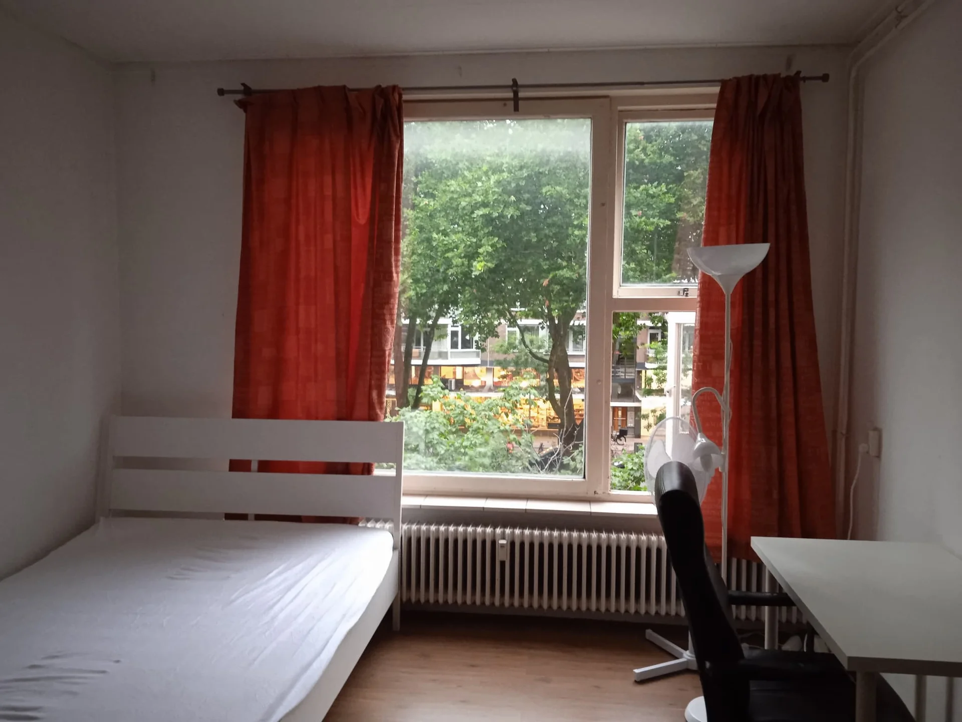 Foto van de Kamer gelegen aan de Mariniersweg in Rotterdam