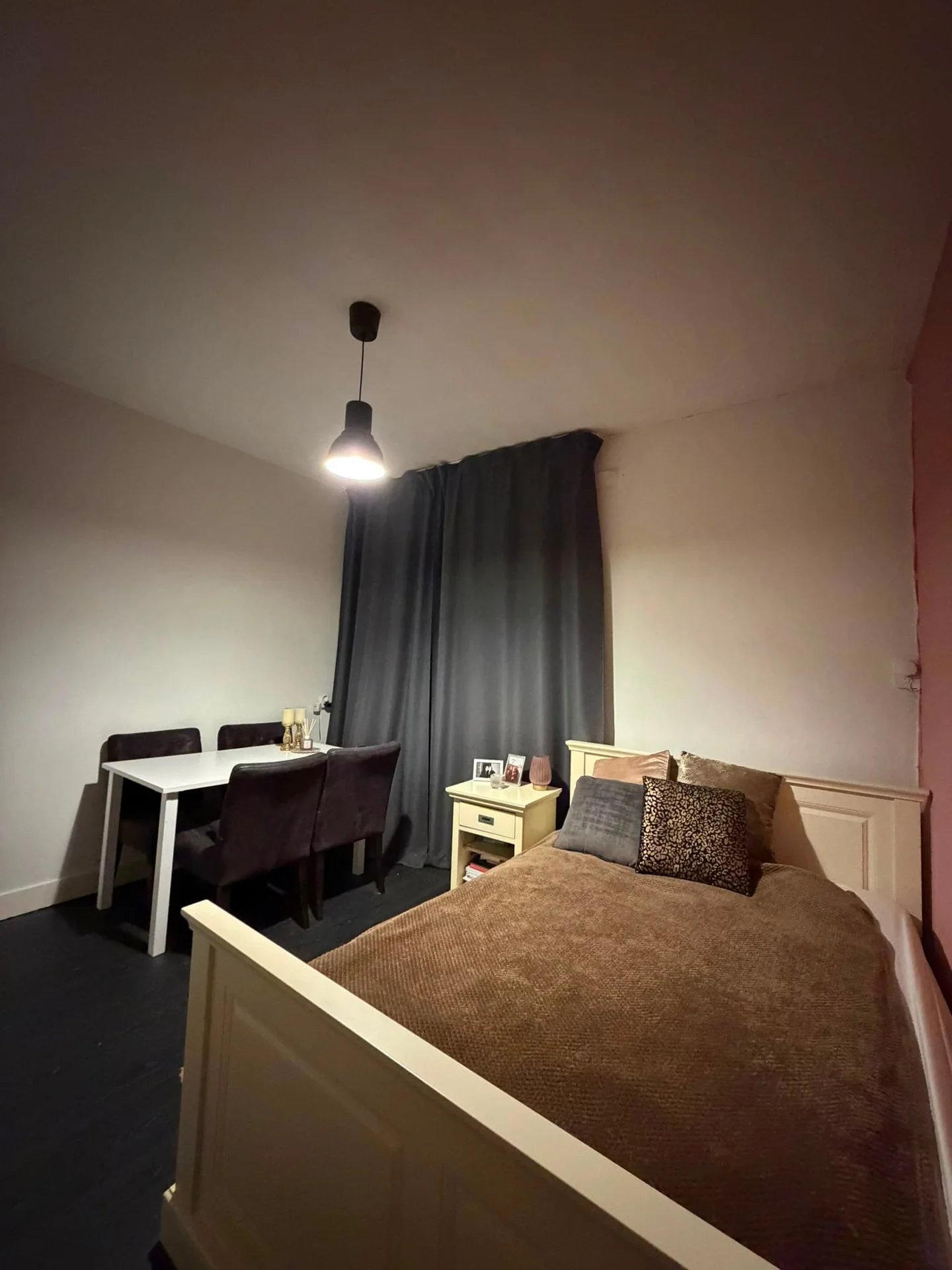 Foto van de Kamer gelegen aan de Dirk Hoogenraadstraat in Den Haag