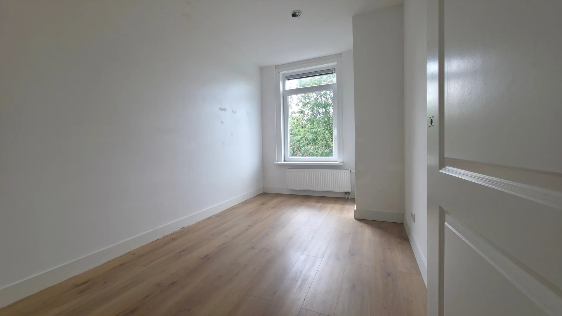 Foto van de Appartement gelegen aan de Mathenesserweg in Rotterdam