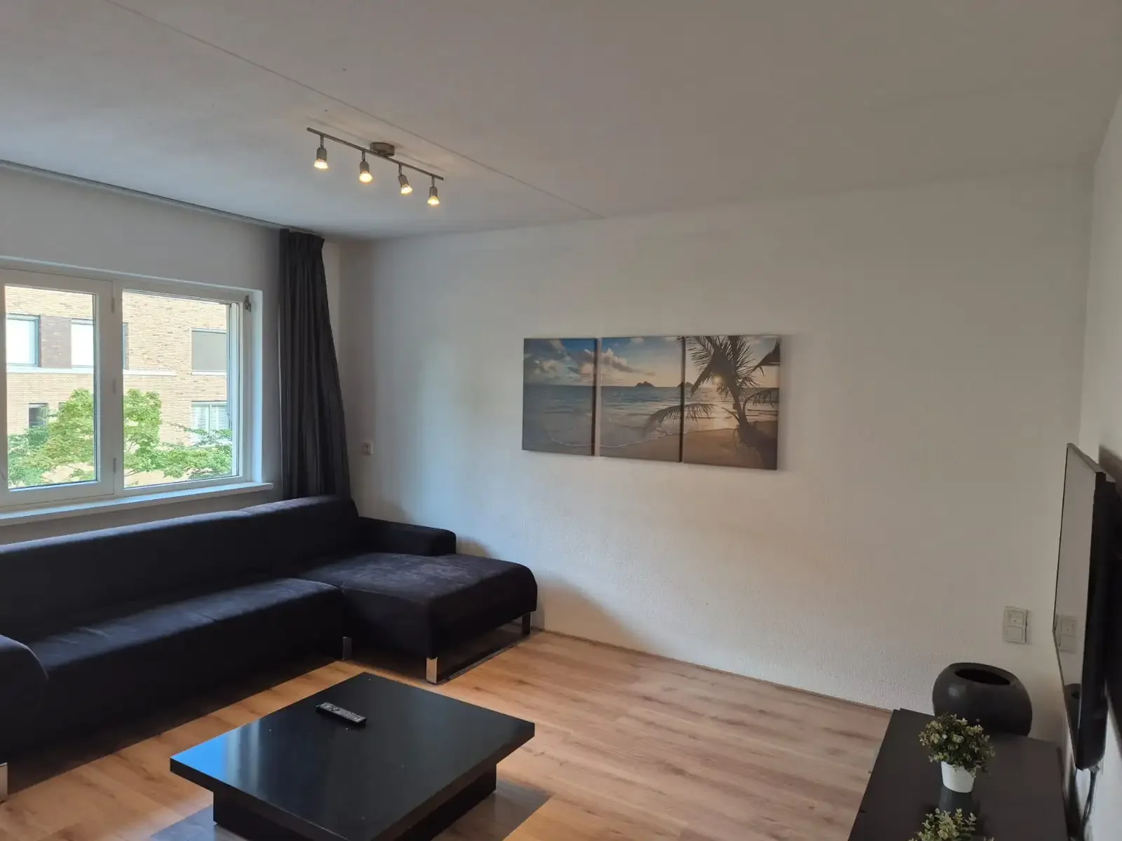 geblurde versie van de foto als achtergrond