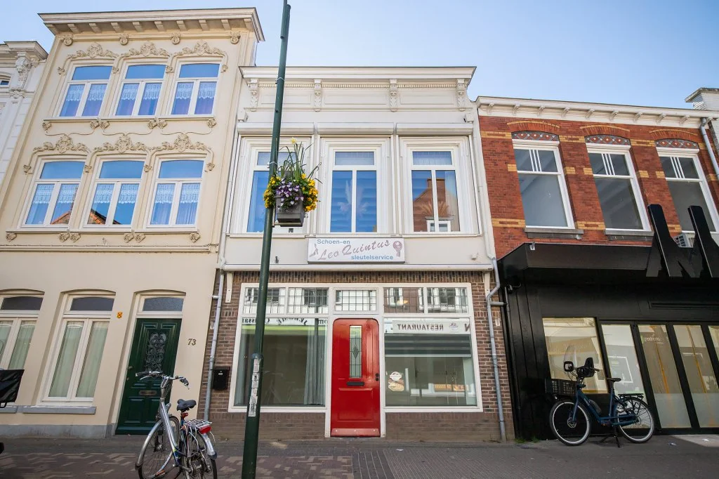 geblurde versie van de foto als achtergrond