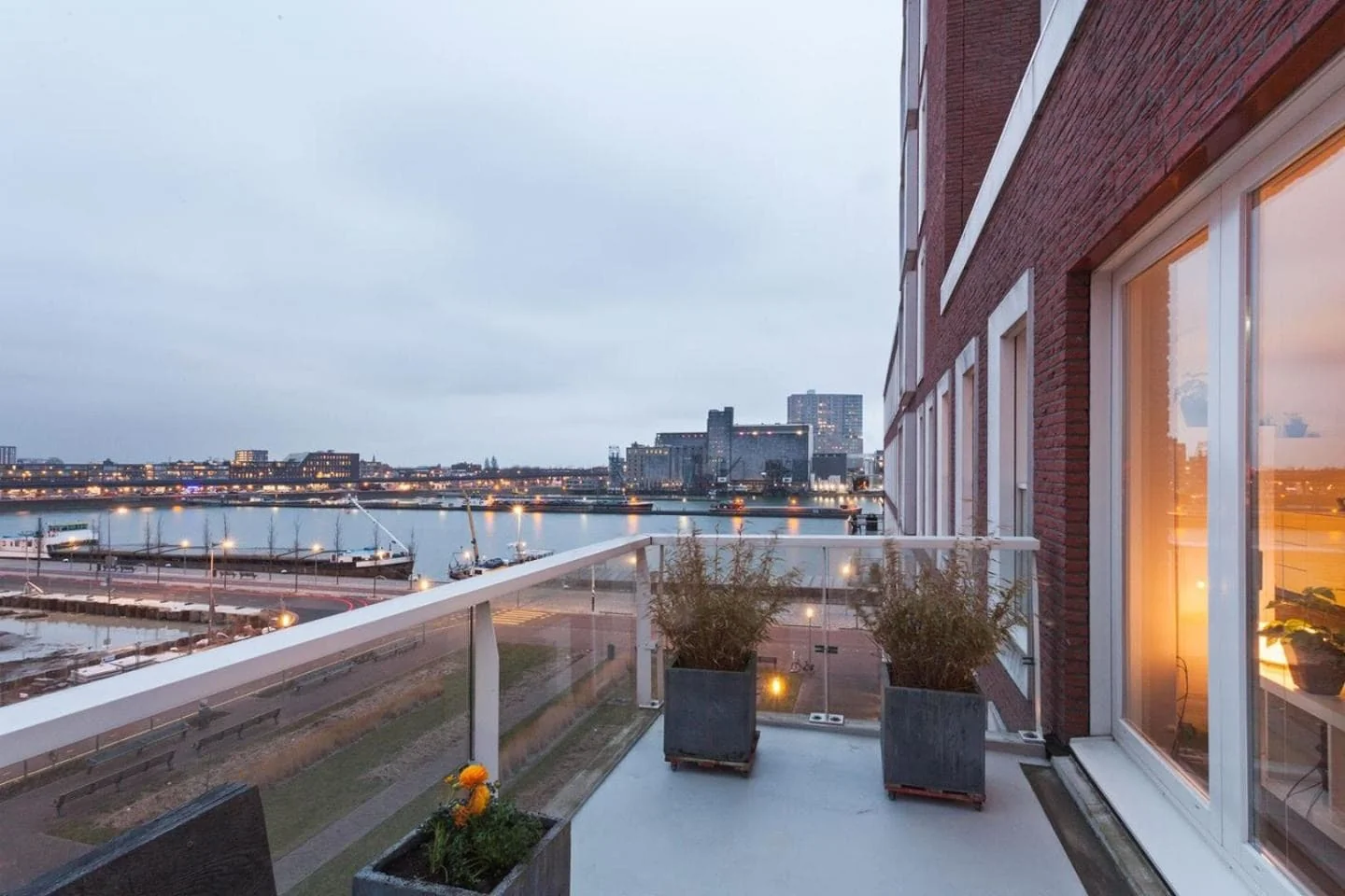 Foto van de Kamer gelegen aan de Maashavenstraat in Rotterdam
