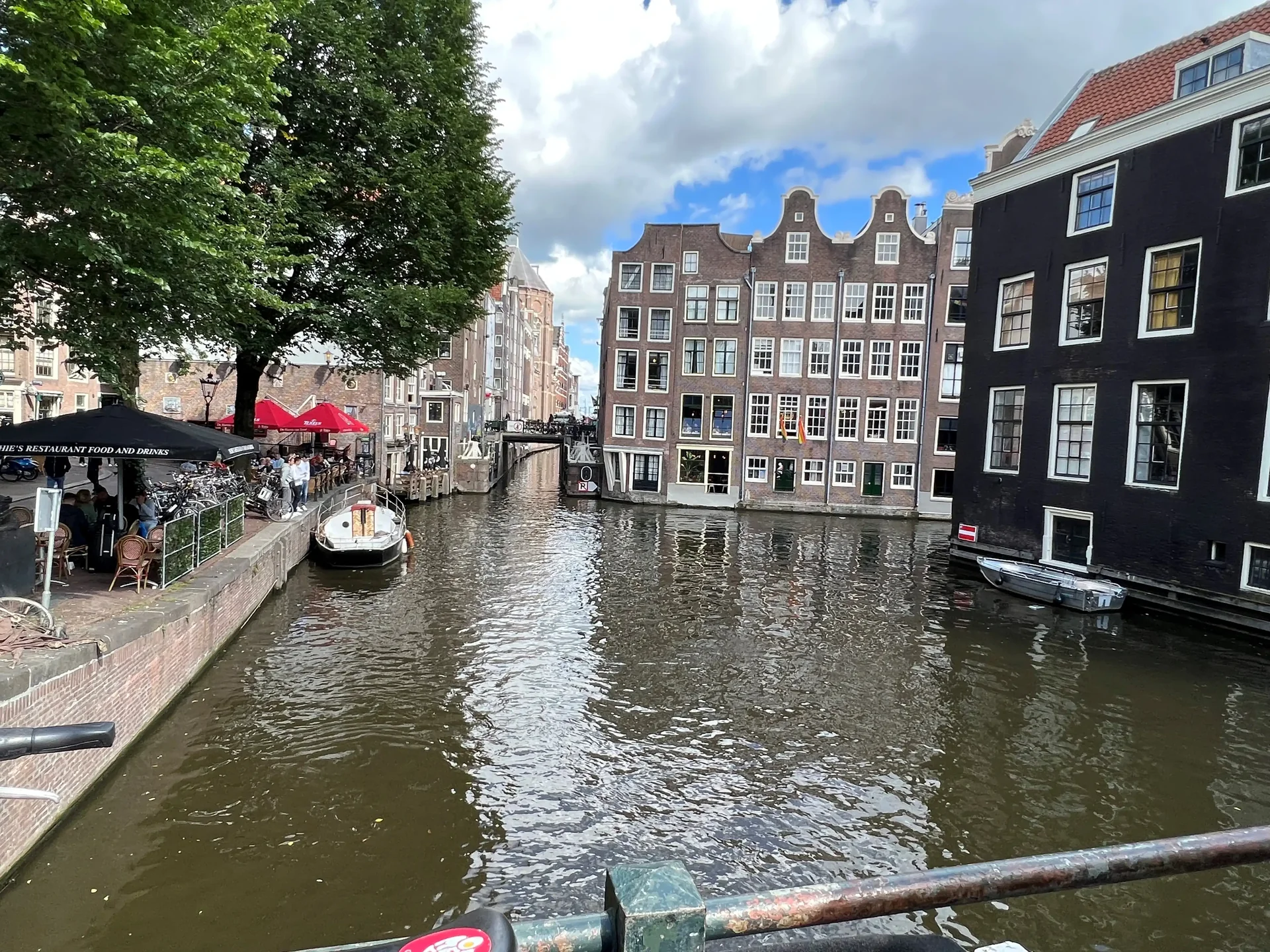 Foto van de Appartement gelegen aan de Oudezijds Voorburgwal in Amsterdam