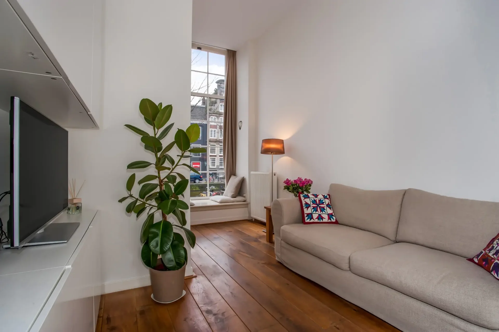 Foto van de Appartement gelegen aan de Oudezijds Voorburgwal in Amsterdam