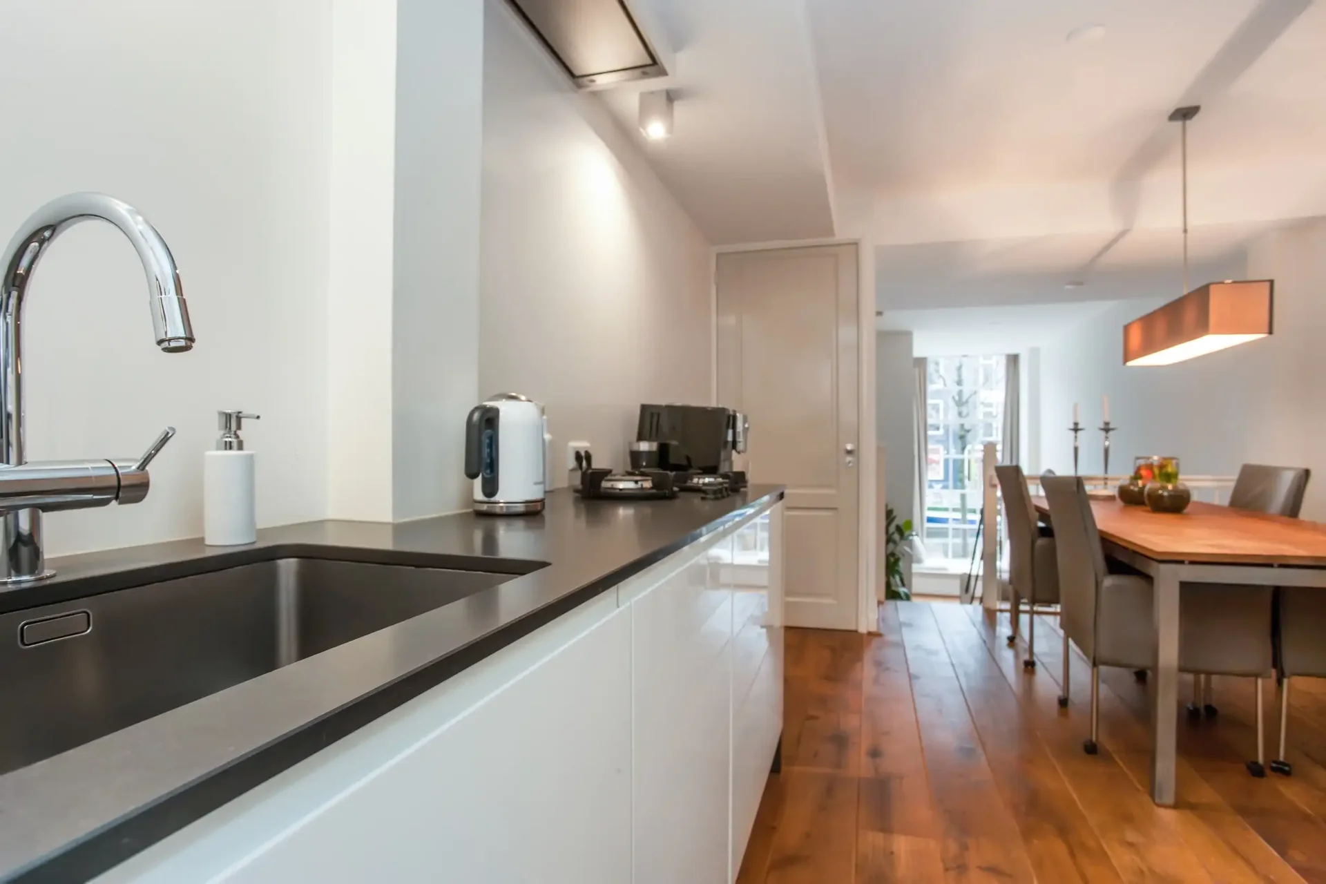 Foto van de Appartement gelegen aan de Oudezijds Voorburgwal in Amsterdam