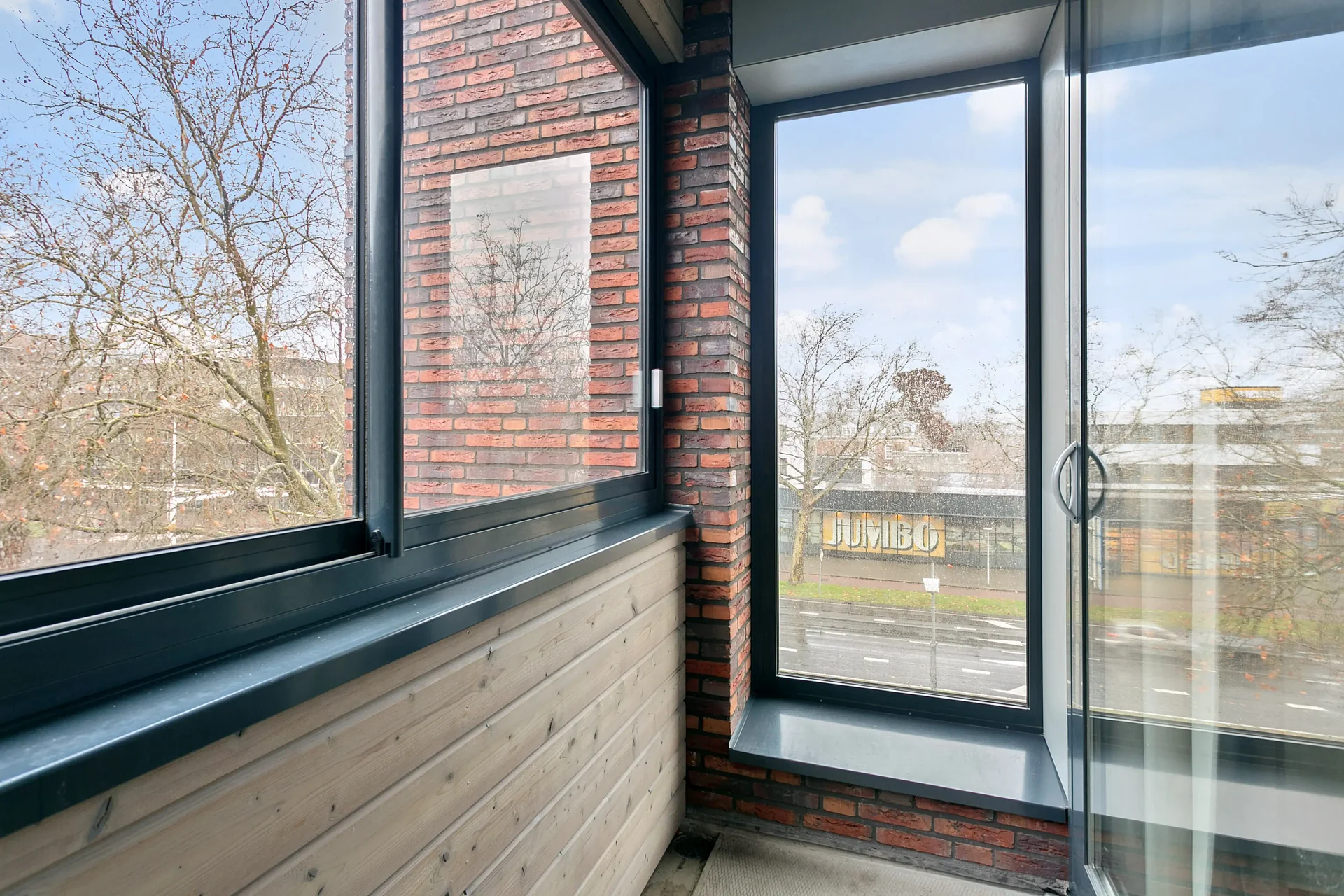 geblurde versie van de foto als achtergrond