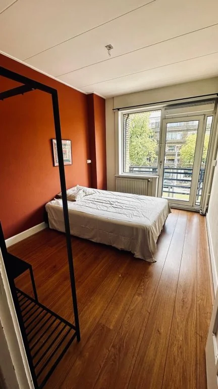 geblurde versie van de foto als achtergrond