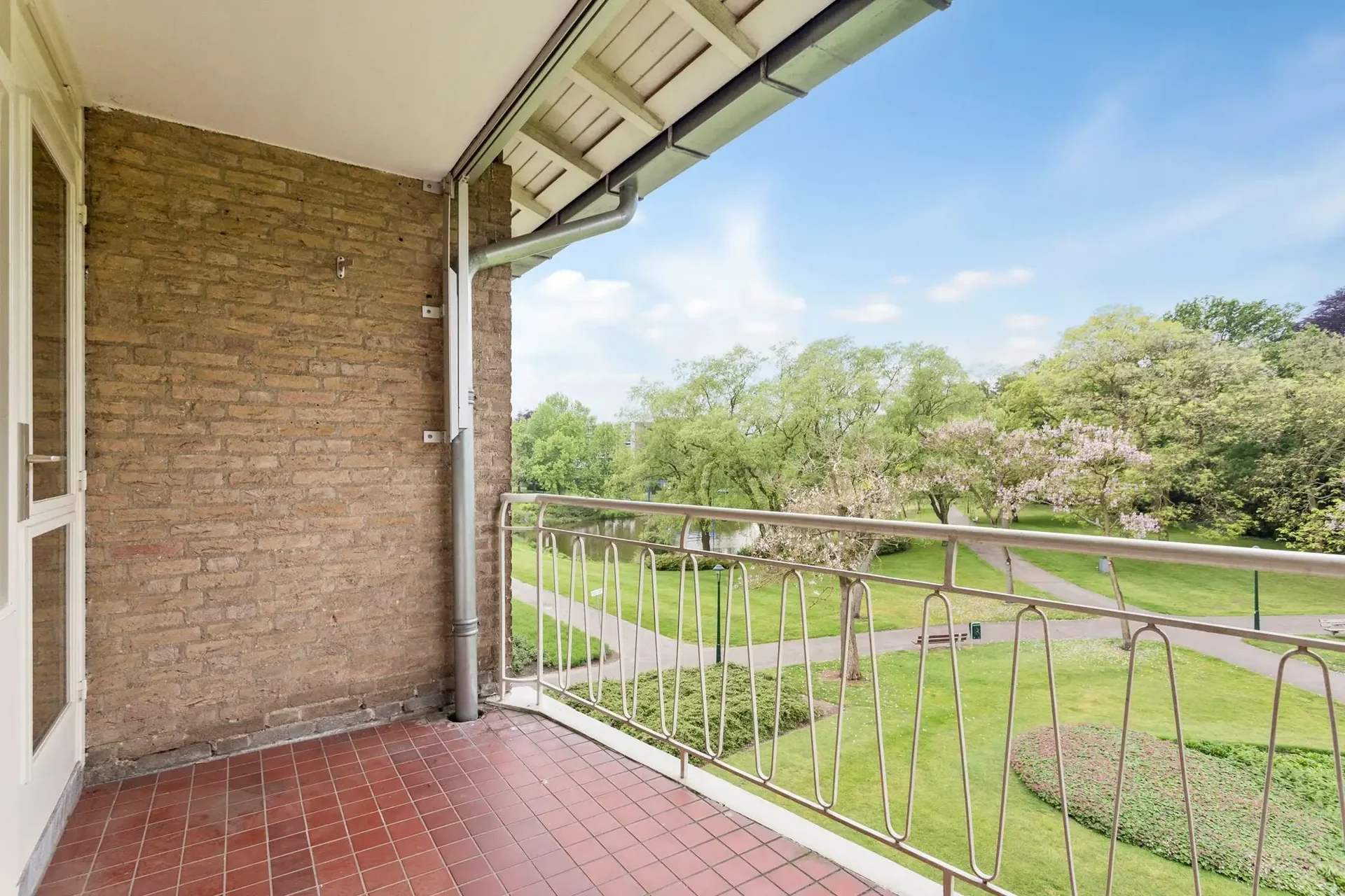geblurde versie van de foto als achtergrond