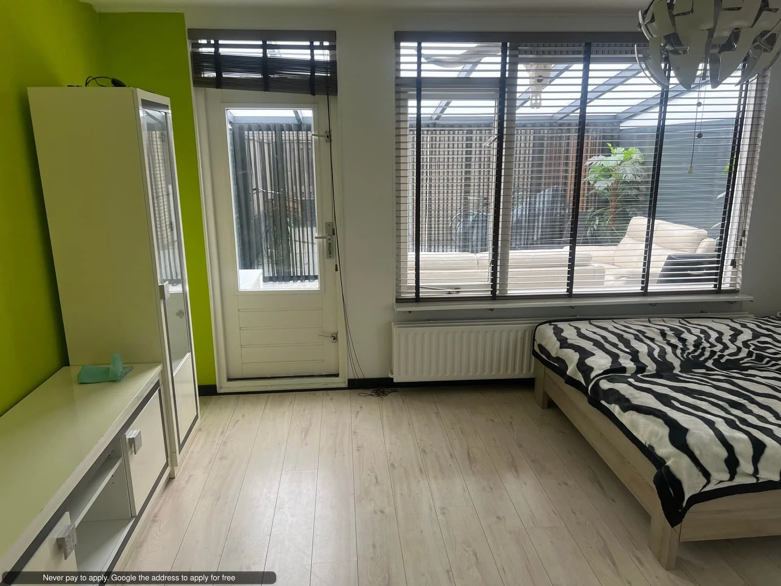 geblurde versie van de foto als achtergrond