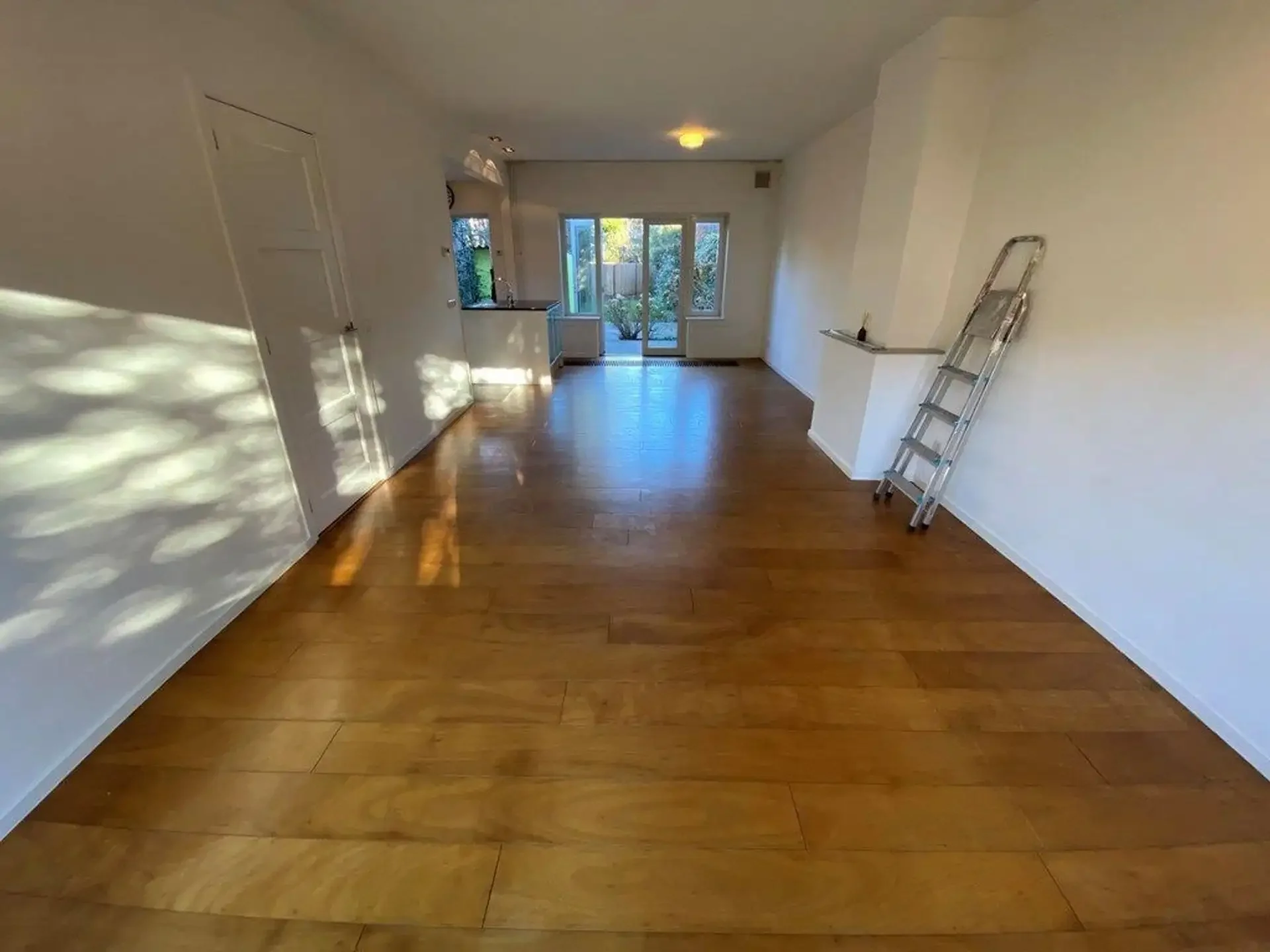 geblurde versie van de foto als achtergrond