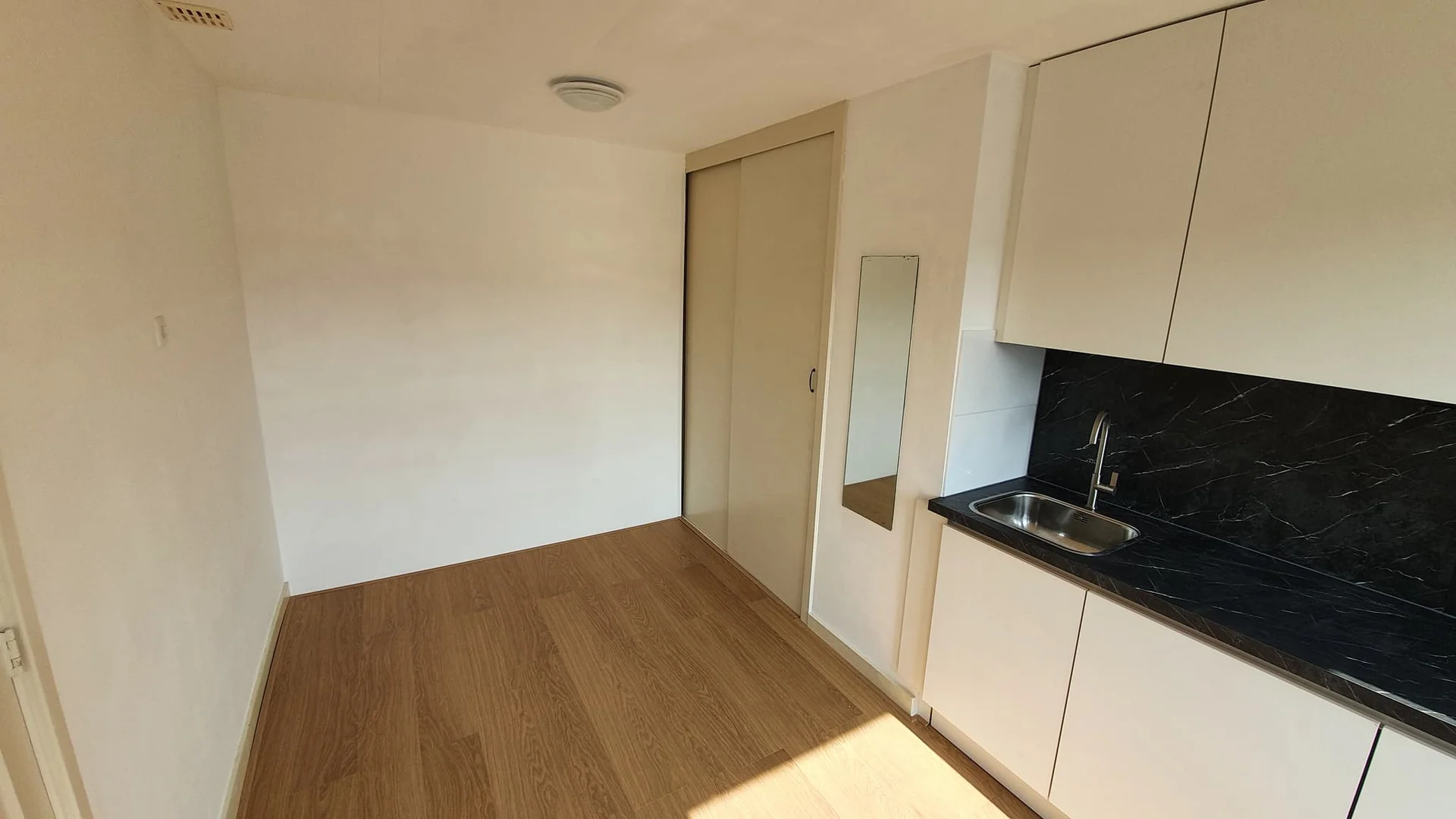 Foto van de Studio gelegen aan de Lanseloetstraat in Amsterdam