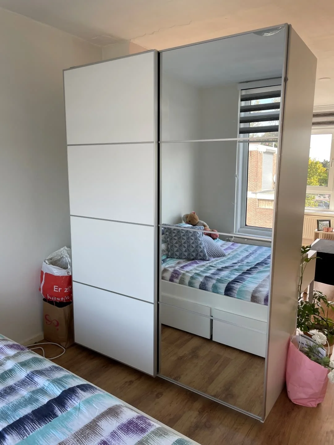 geblurde versie van de foto als achtergrond