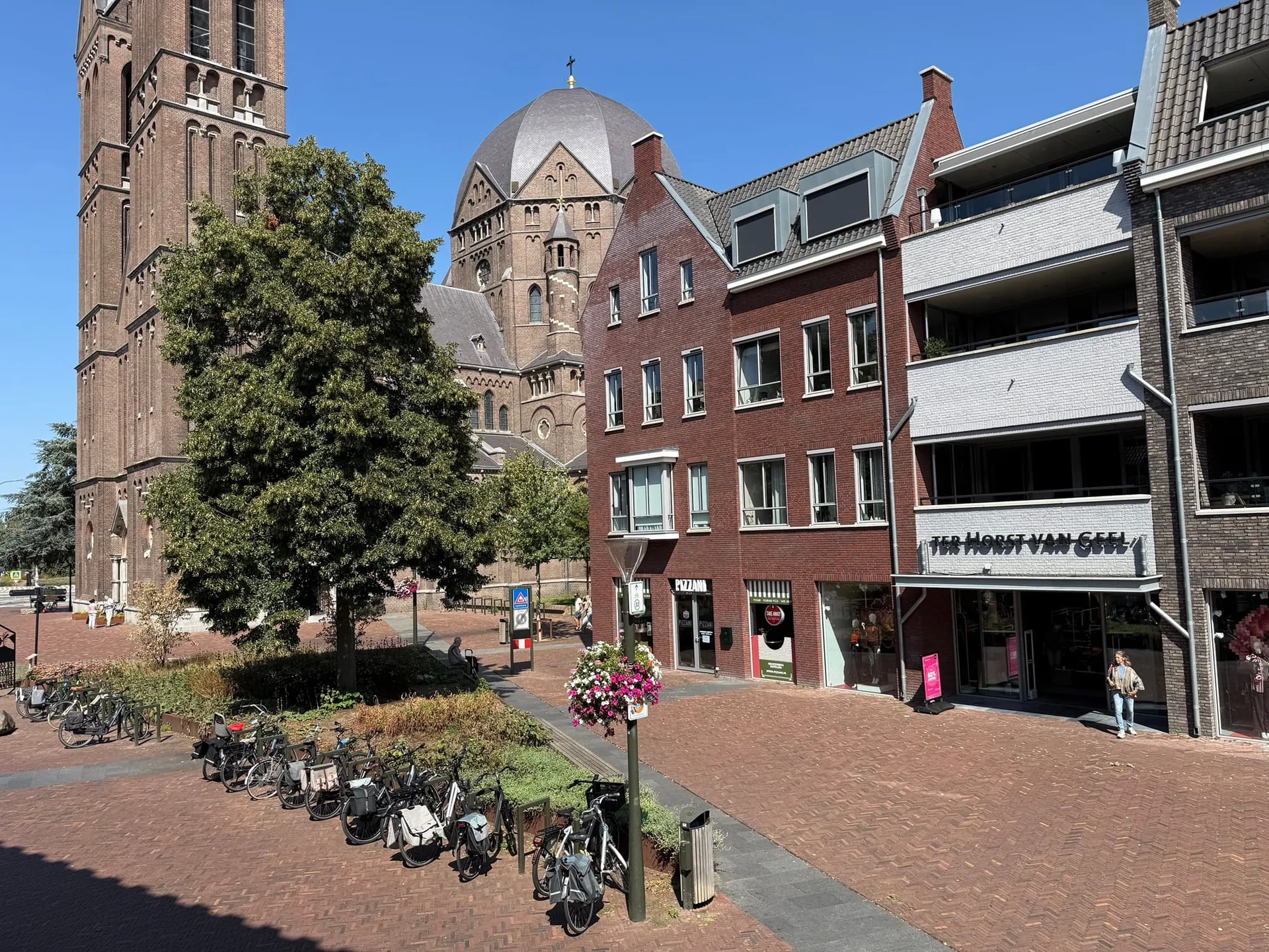 geblurde versie van de foto als achtergrond