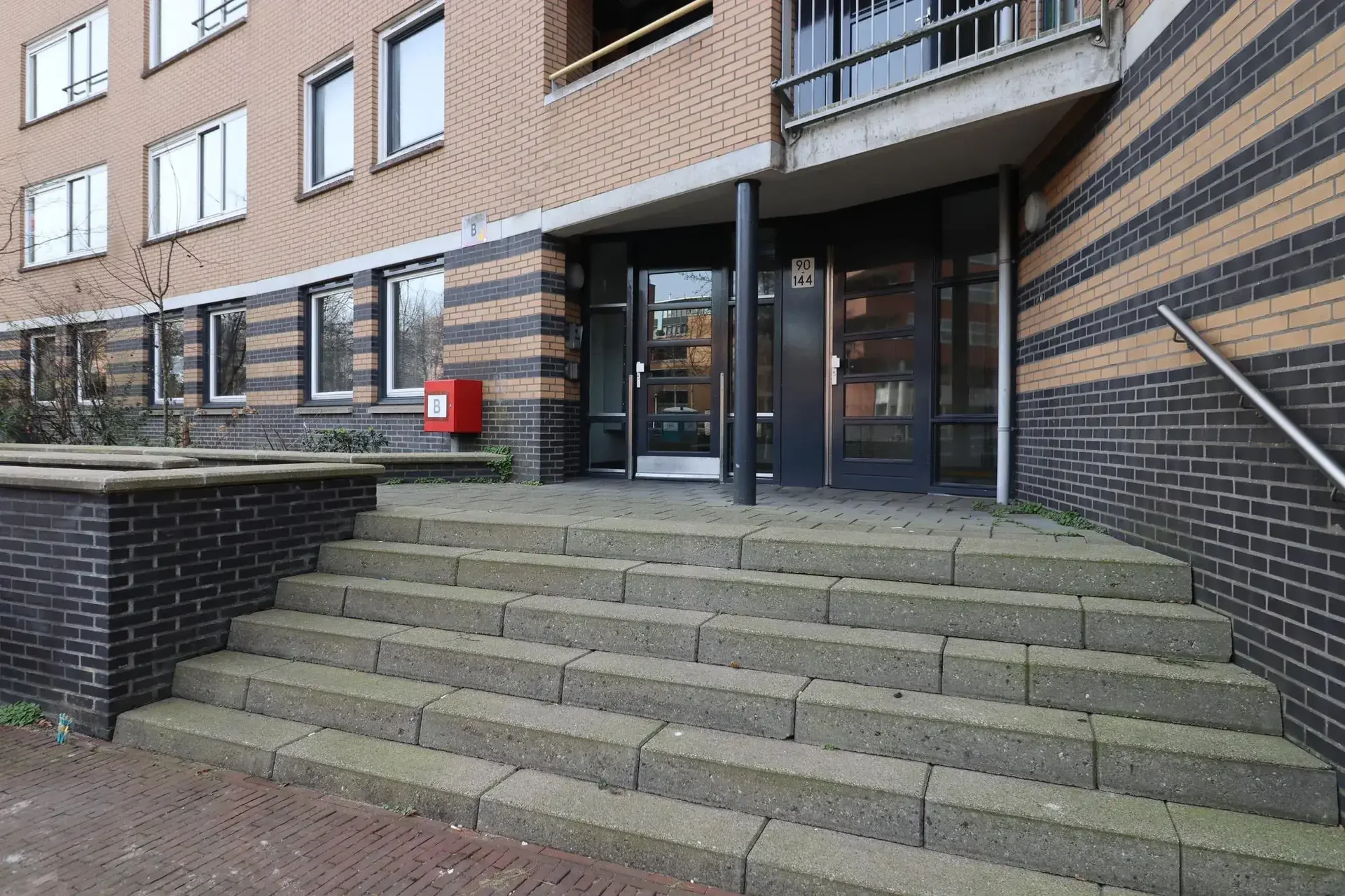 geblurde versie van de foto als achtergrond