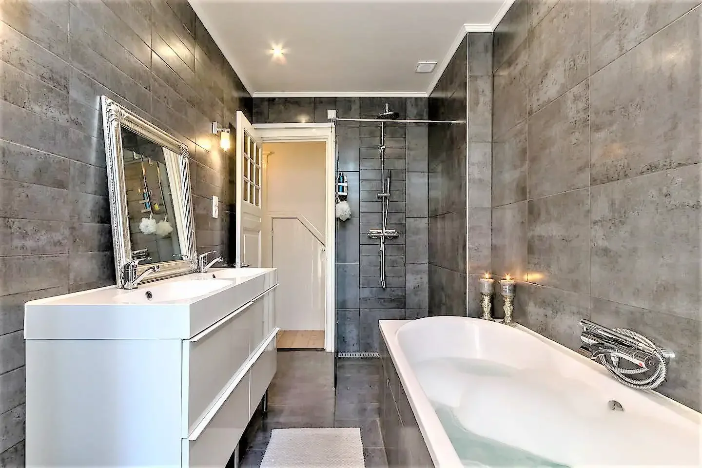 Foto van de Appartement gelegen aan de Steve Bikoplein in Amsterdam