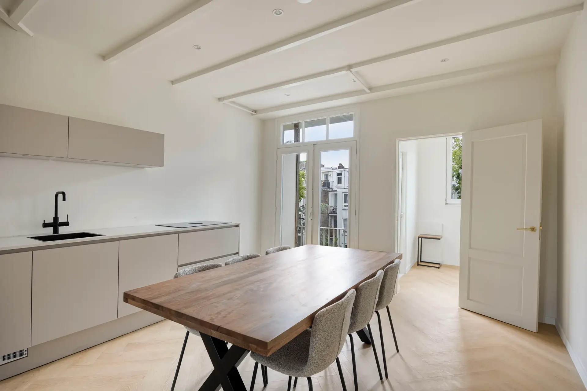 Foto van de Appartement gelegen aan de Jacob van Lennepkade in Amsterdam