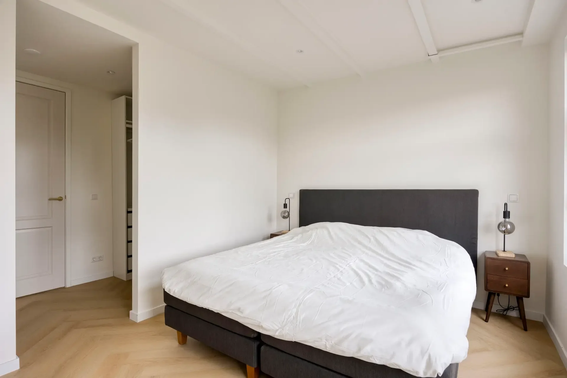 Foto van de Appartement gelegen aan de Jacob van Lennepkade in Amsterdam