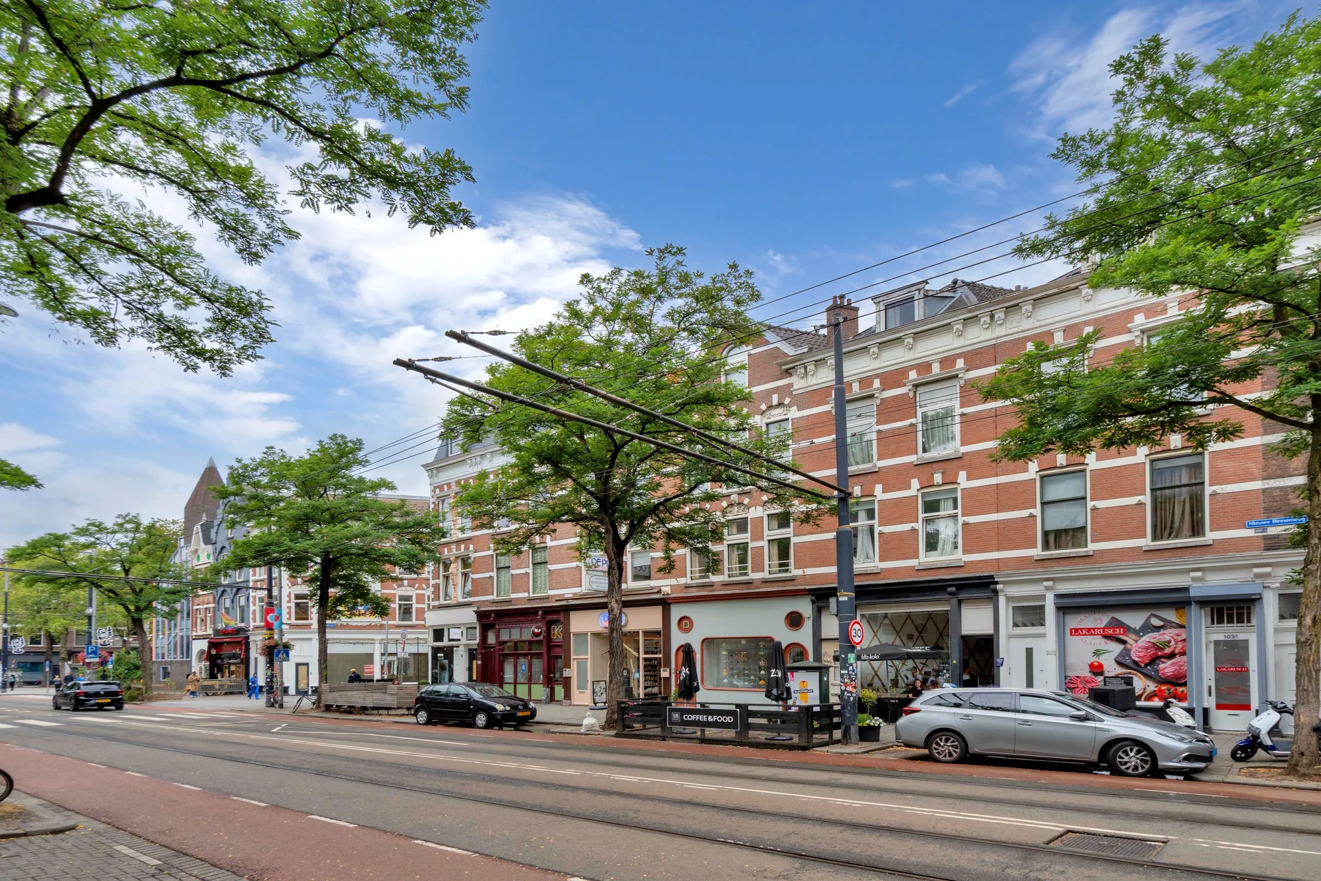 geblurde versie van de foto als achtergrond