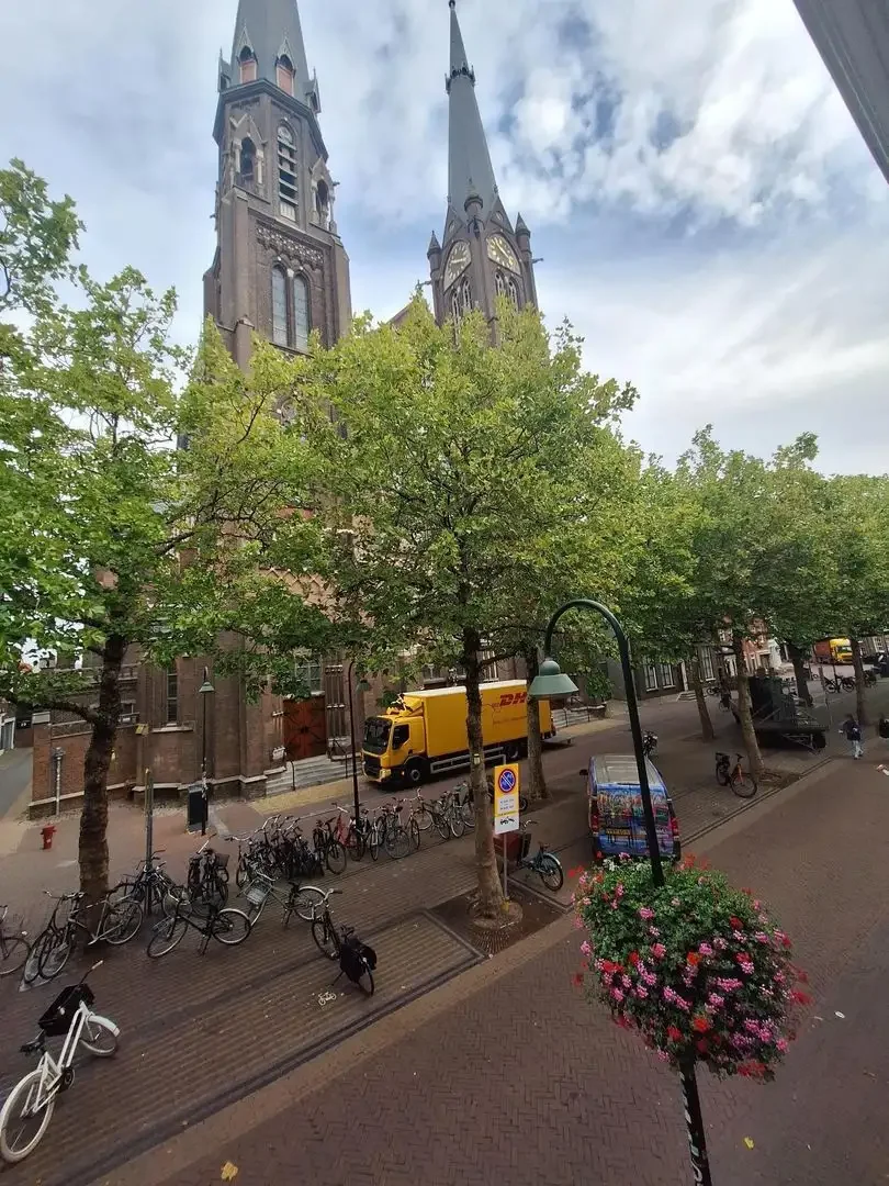geblurde versie van de foto als achtergrond