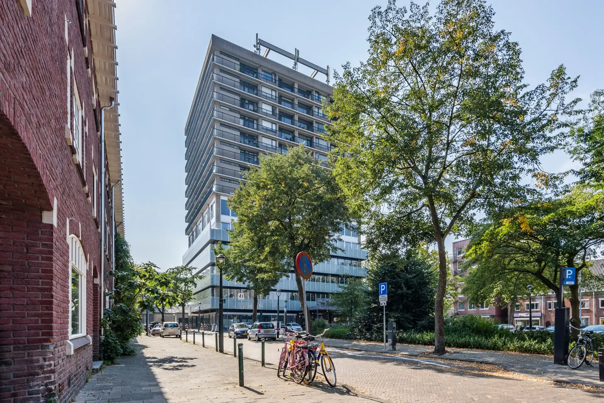 geblurde versie van de foto als achtergrond