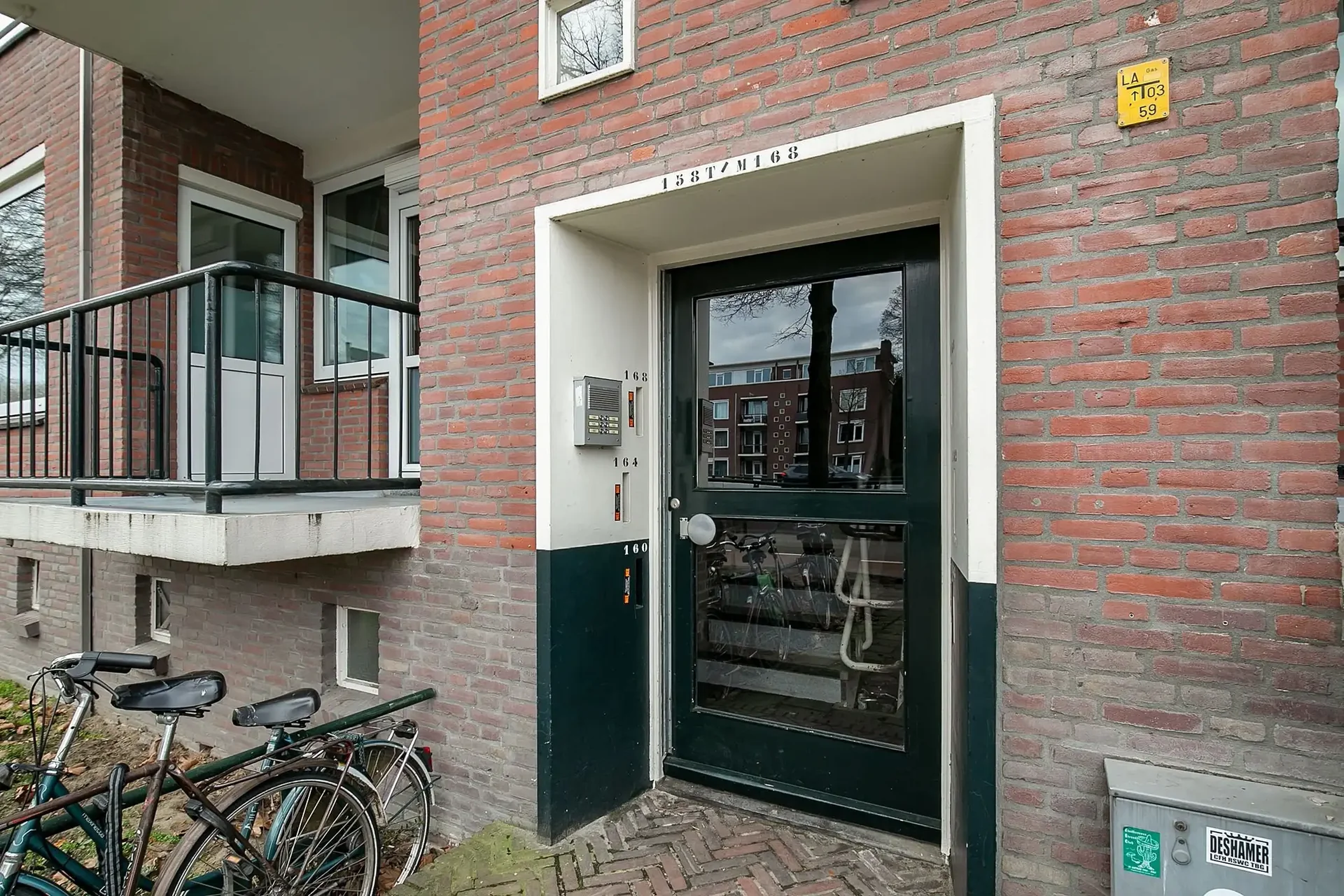geblurde versie van de foto als achtergrond