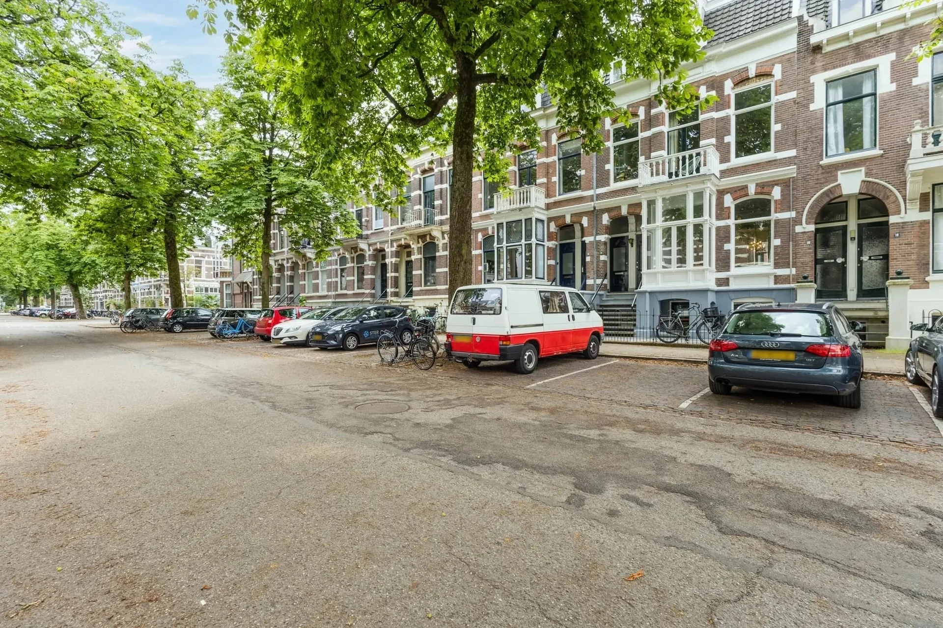 geblurde versie van de foto als achtergrond