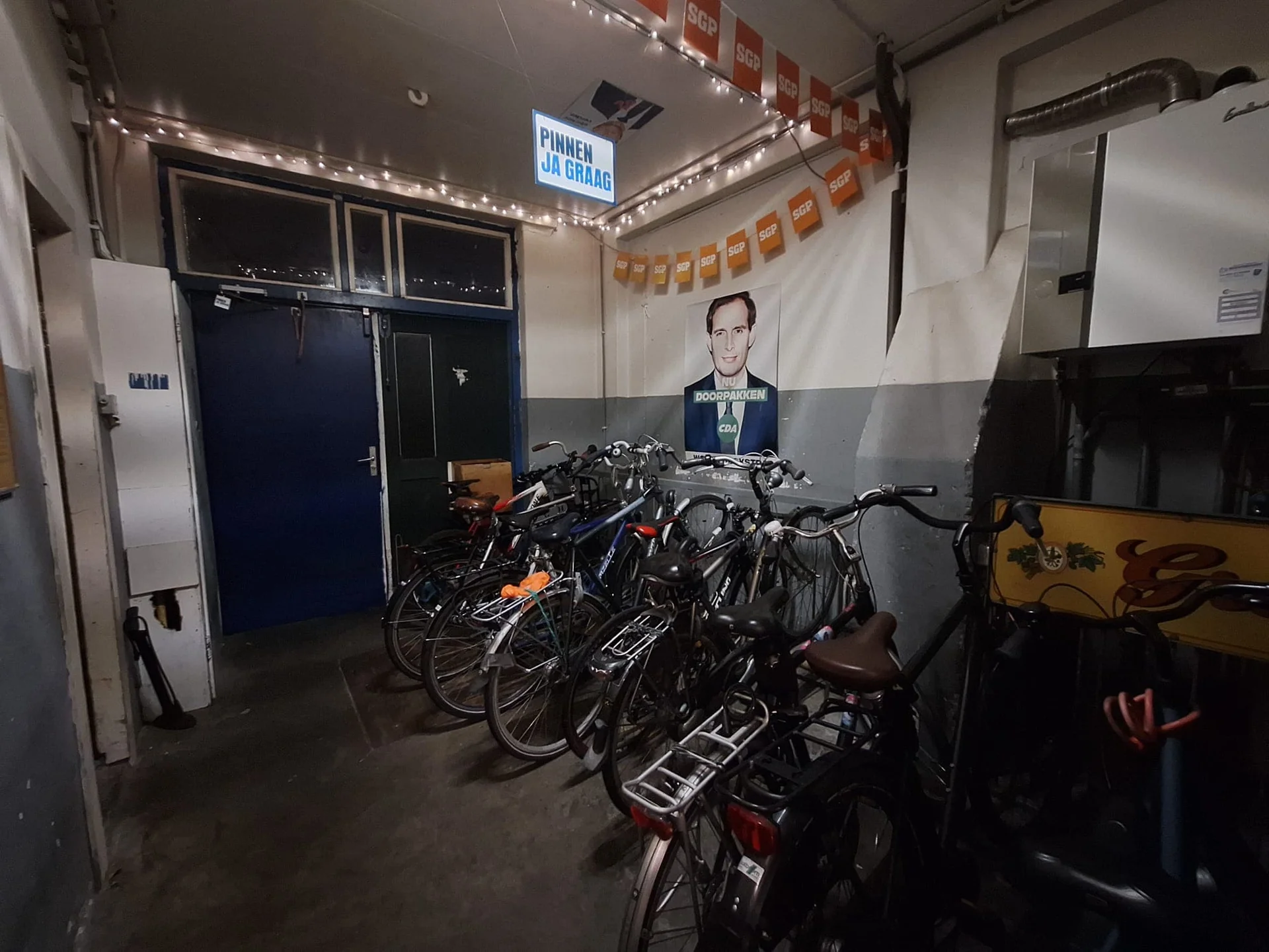 geblurde versie van de foto als achtergrond
