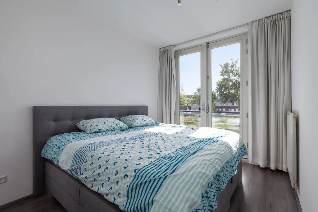 geblurde versie van de foto als achtergrond