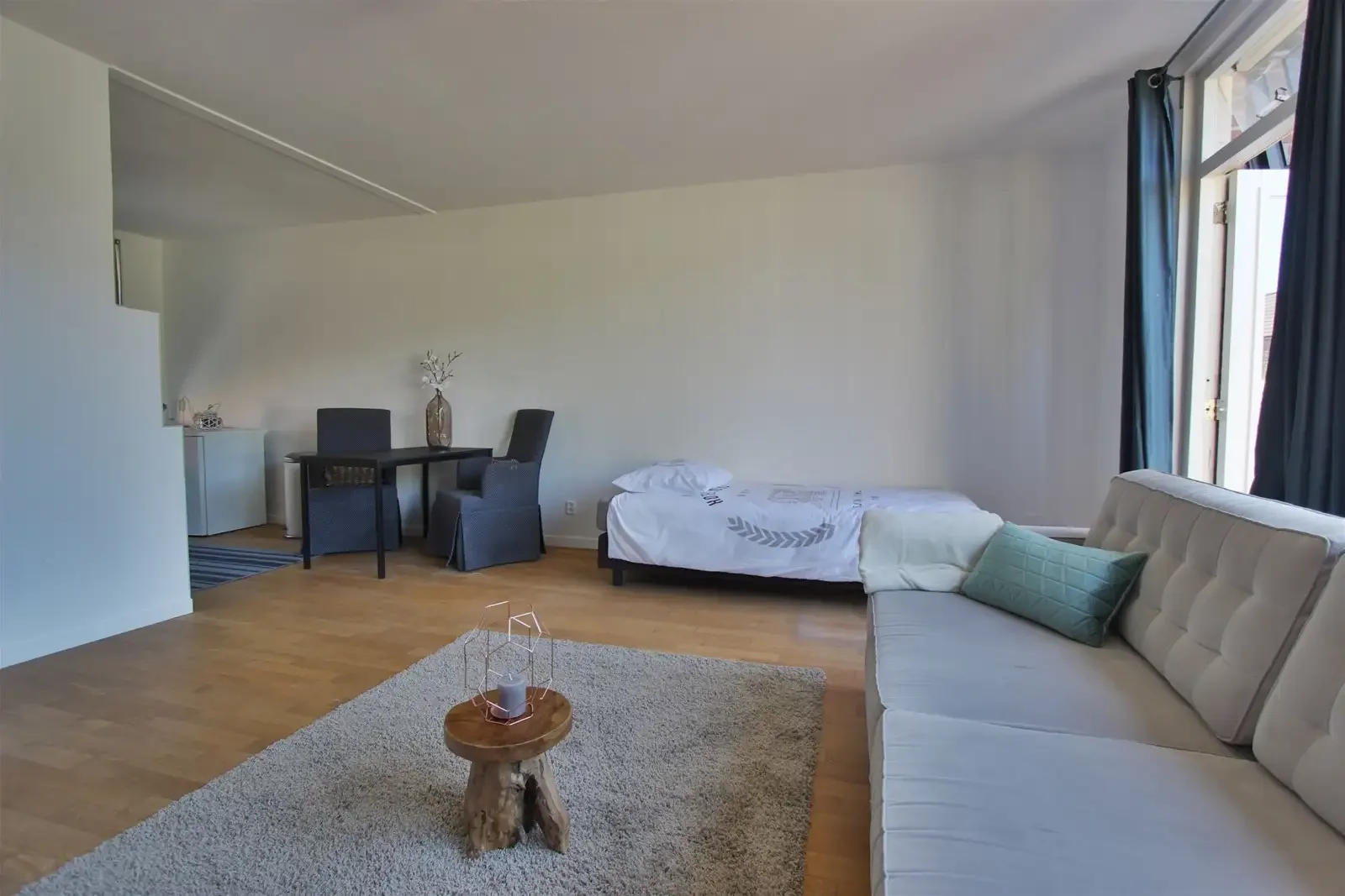 geblurde versie van de foto als achtergrond