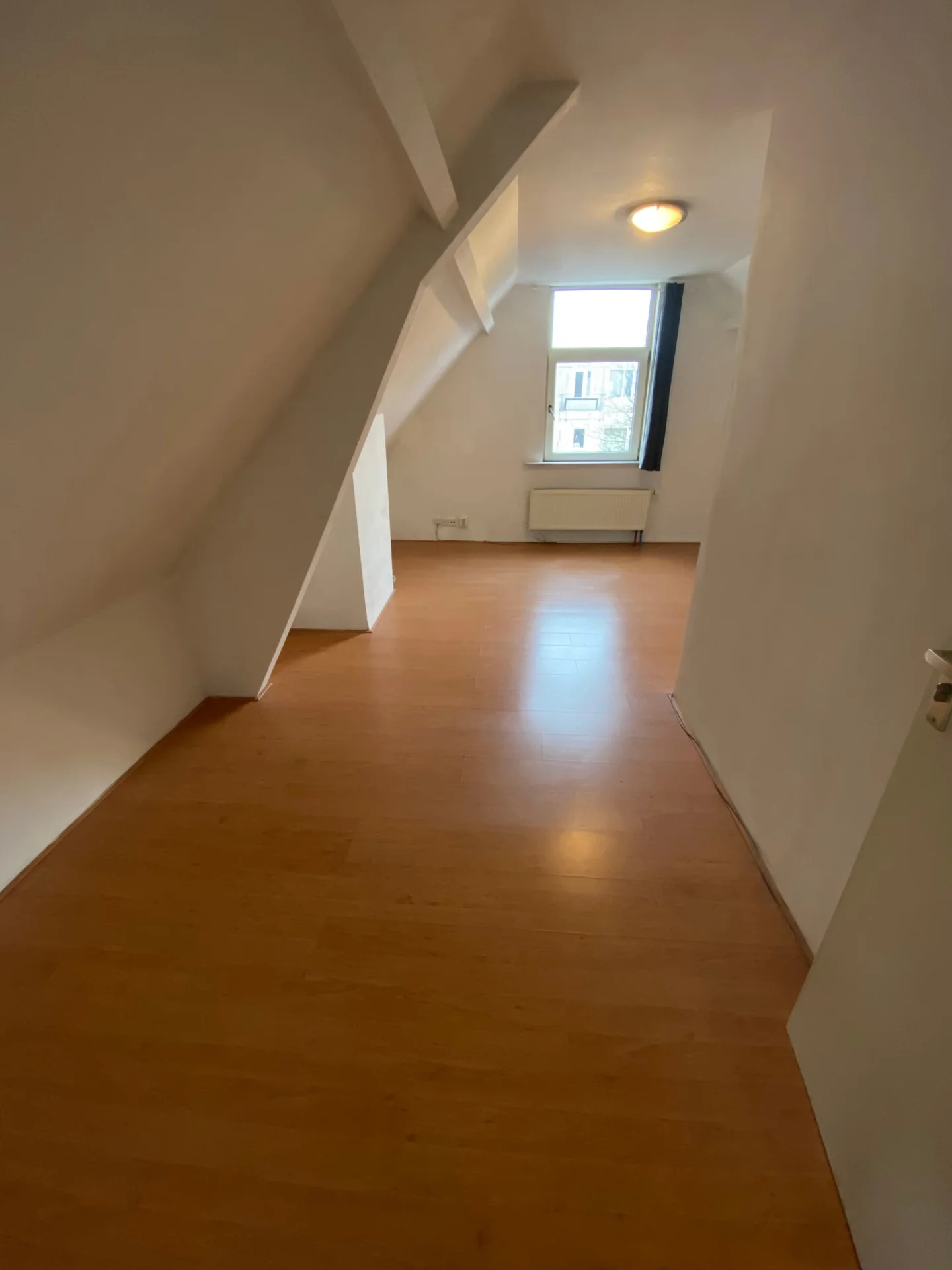 Foto van de Kamer gelegen aan de Nieuwe Binnenweg in Rotterdam