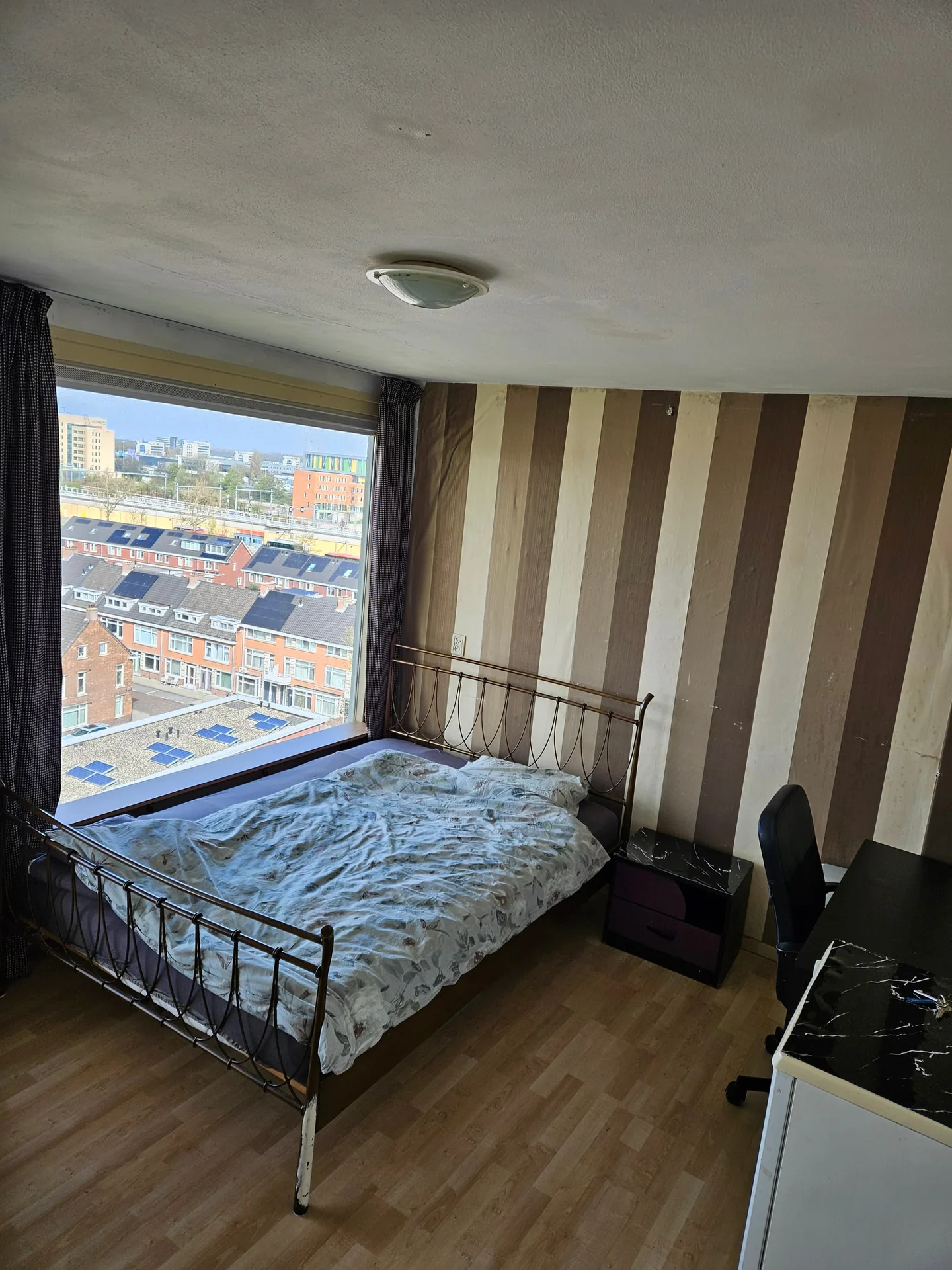 geblurde versie van de foto als achtergrond