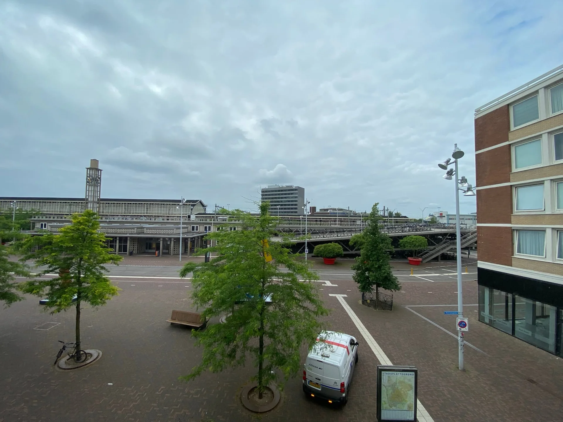 geblurde versie van de foto als achtergrond