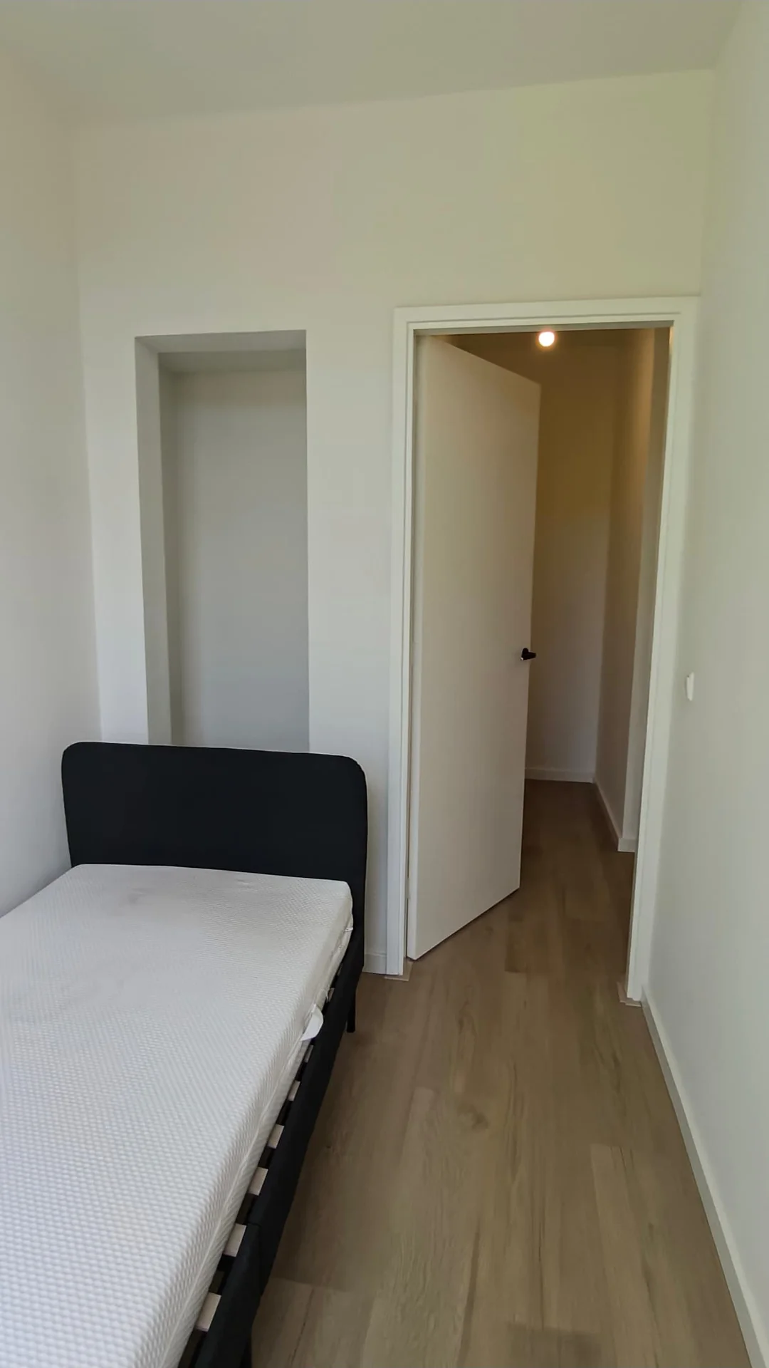 Foto van de Kamer gelegen aan de Henegouwerlaan in Rotterdam