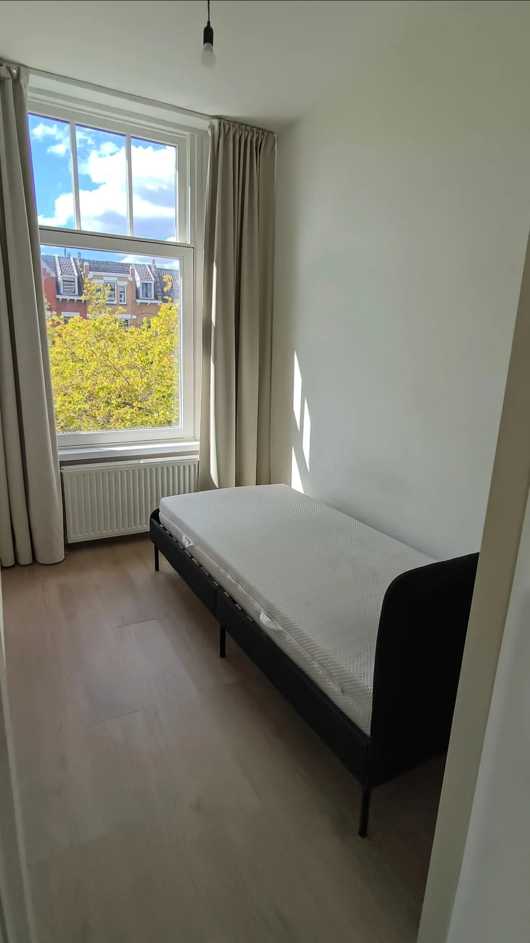 Foto van de Kamer gelegen aan de Henegouwerlaan in Rotterdam
