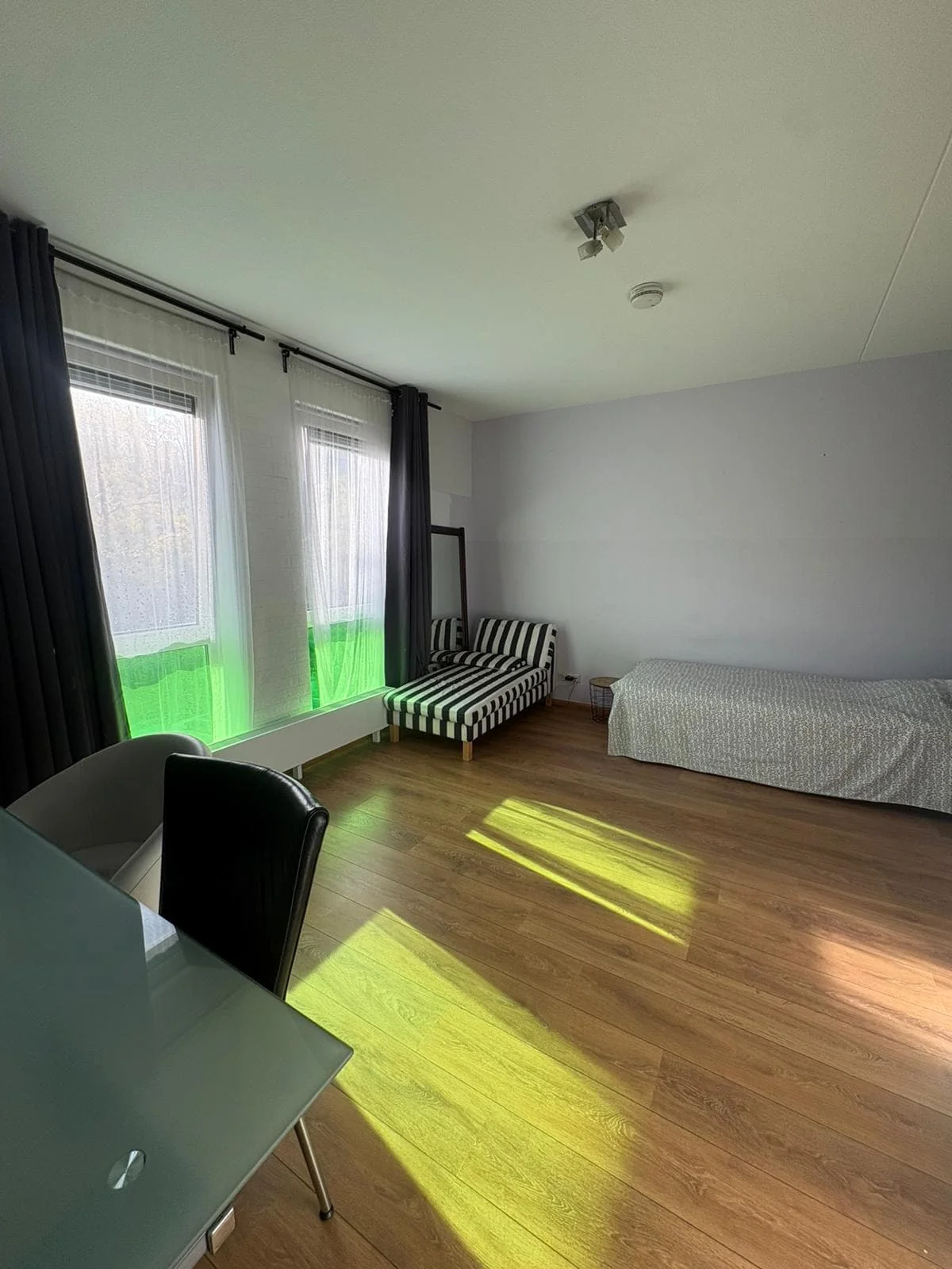 Foto van de Kamer gelegen aan de Bart Poesiatstraat in Amsterdam