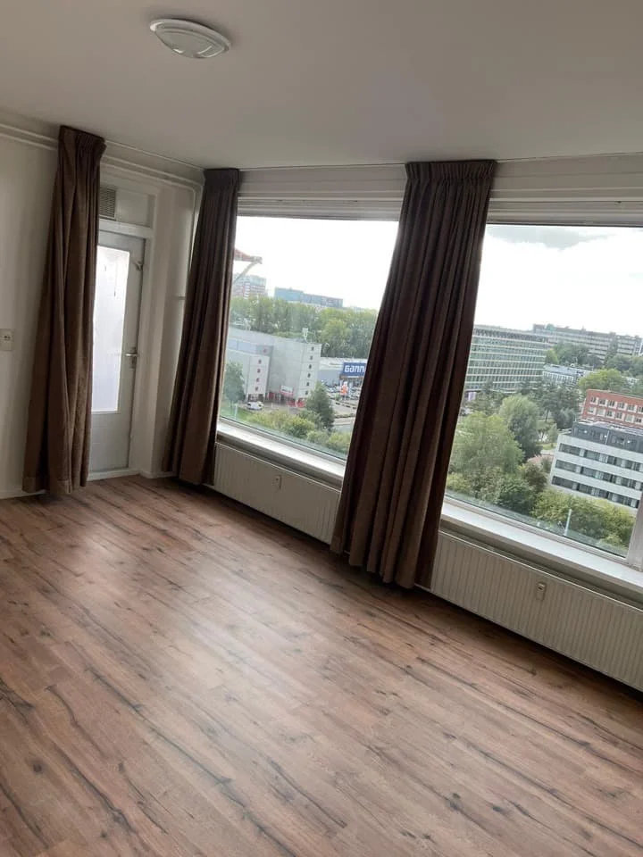 geblurde versie van de foto als achtergrond