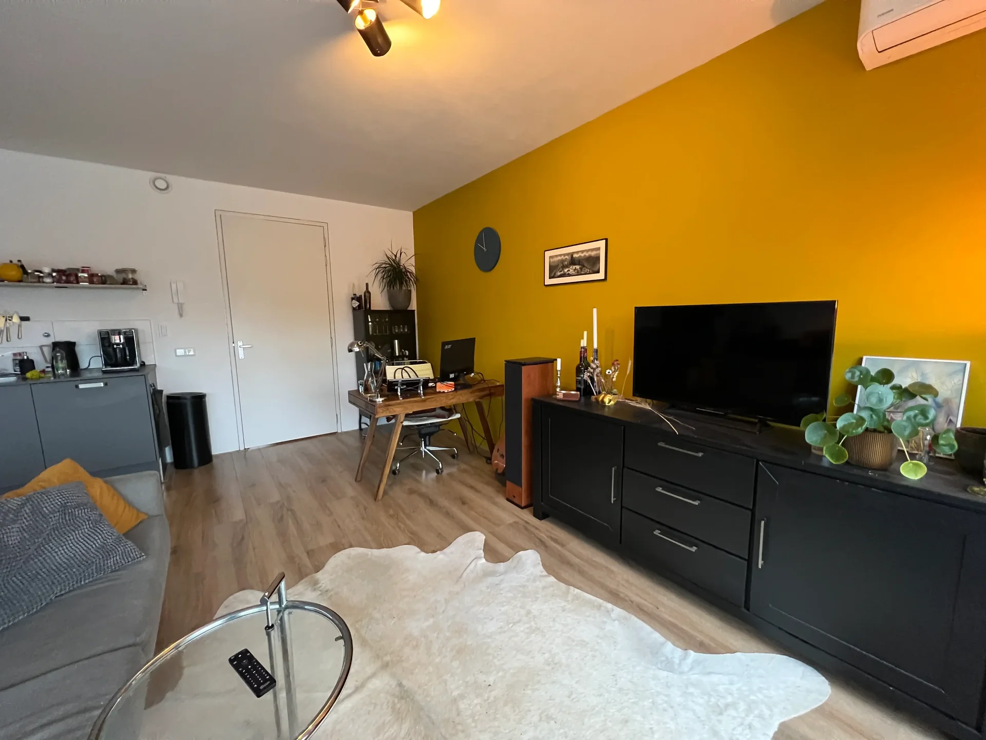 geblurde versie van de foto als achtergrond