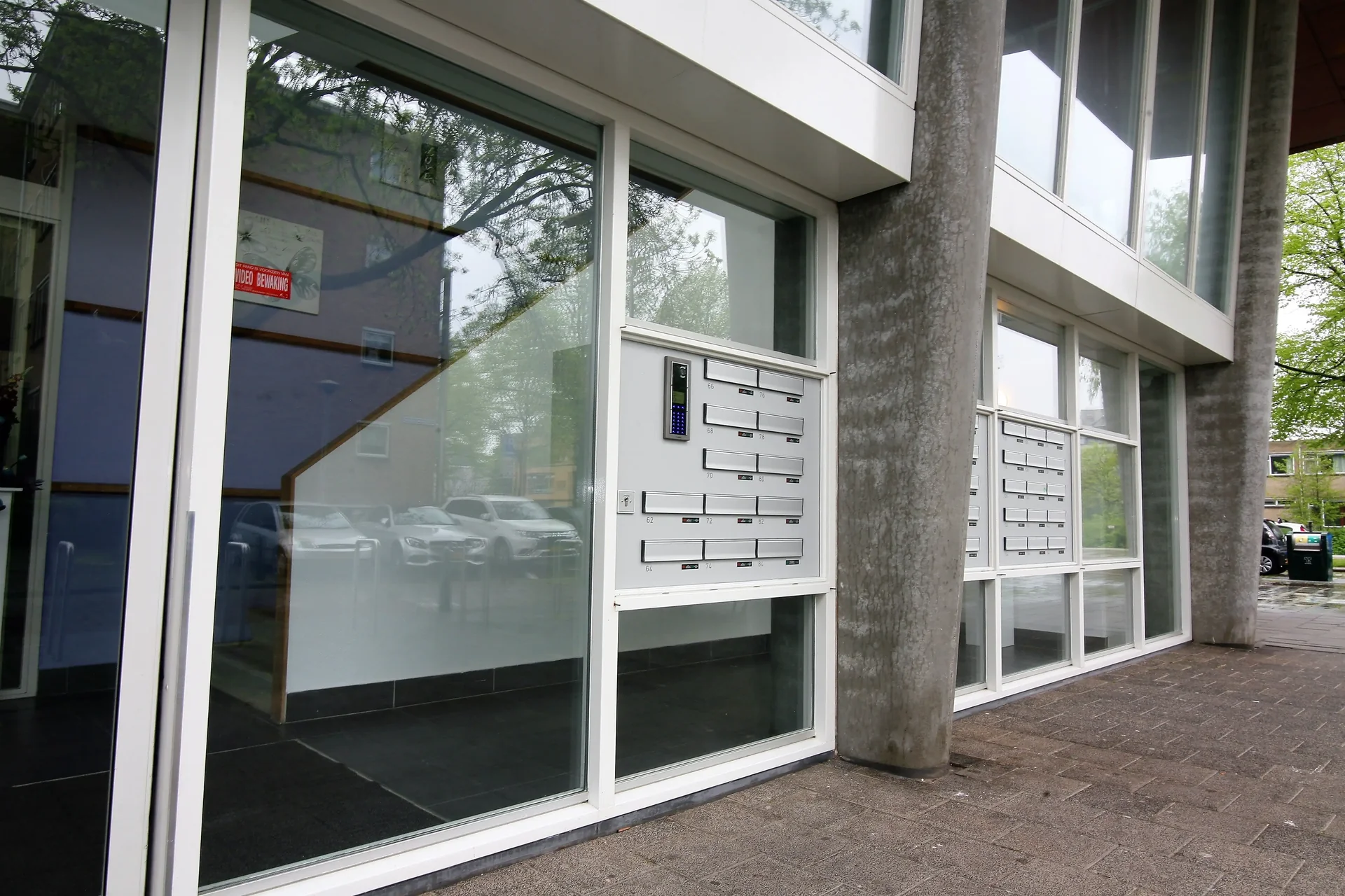 geblurde versie van de foto als achtergrond