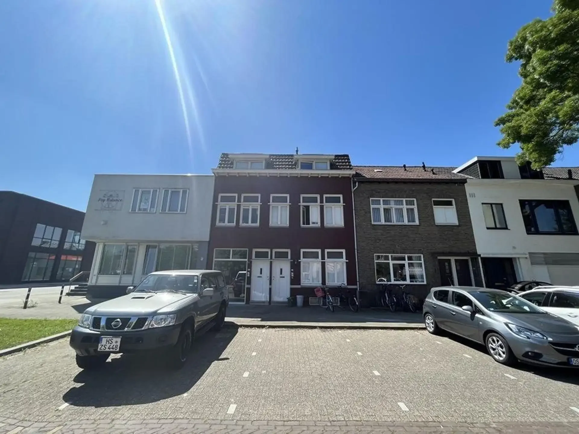 geblurde versie van de foto als achtergrond
