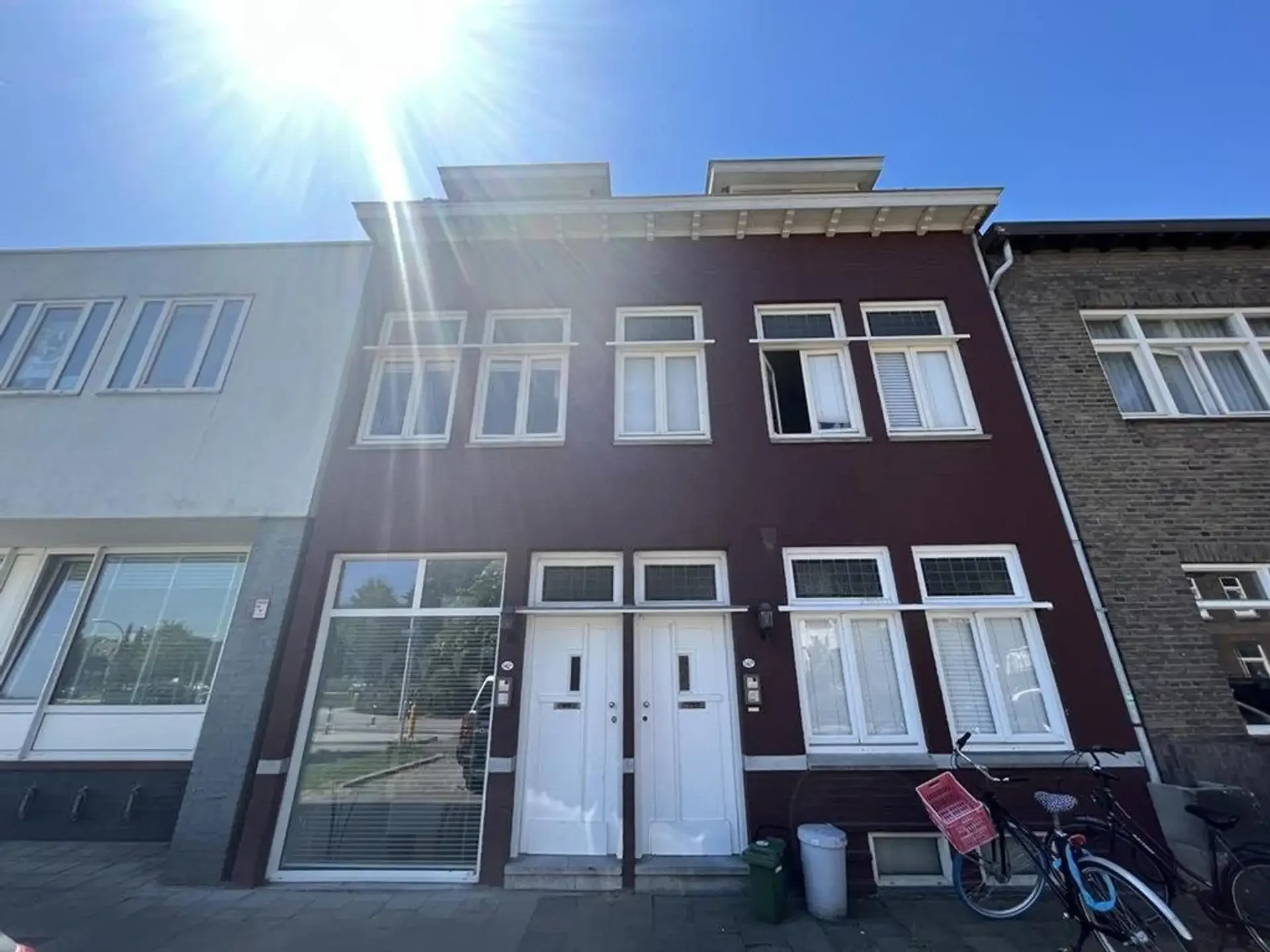 geblurde versie van de foto als achtergrond