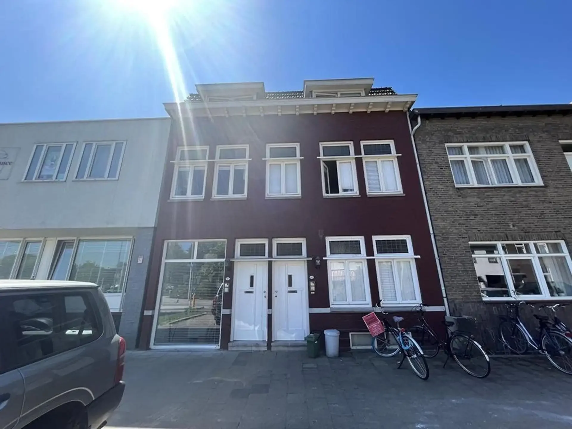 geblurde versie van de foto als achtergrond