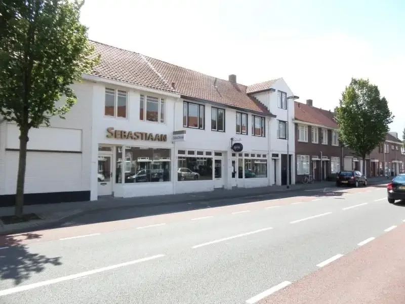 geblurde versie van de foto als achtergrond