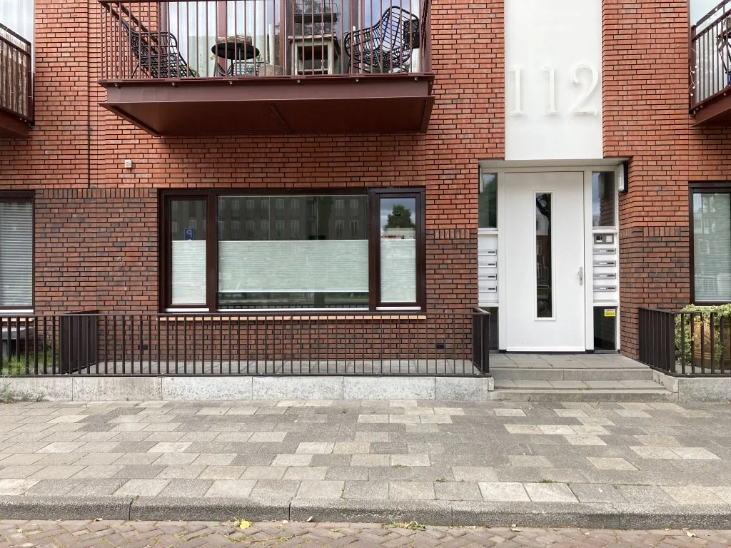 geblurde versie van de foto als achtergrond