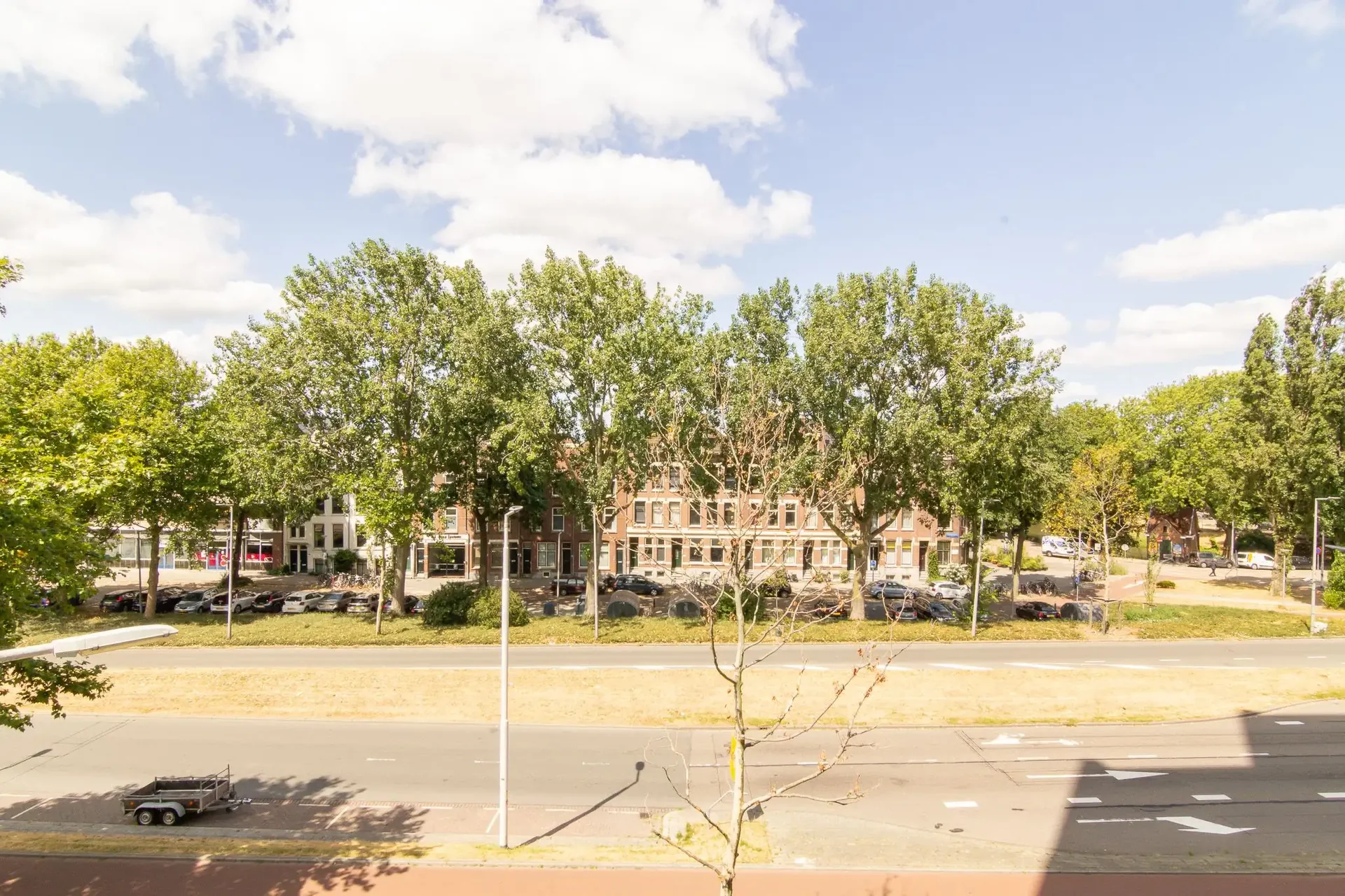geblurde versie van de foto als achtergrond