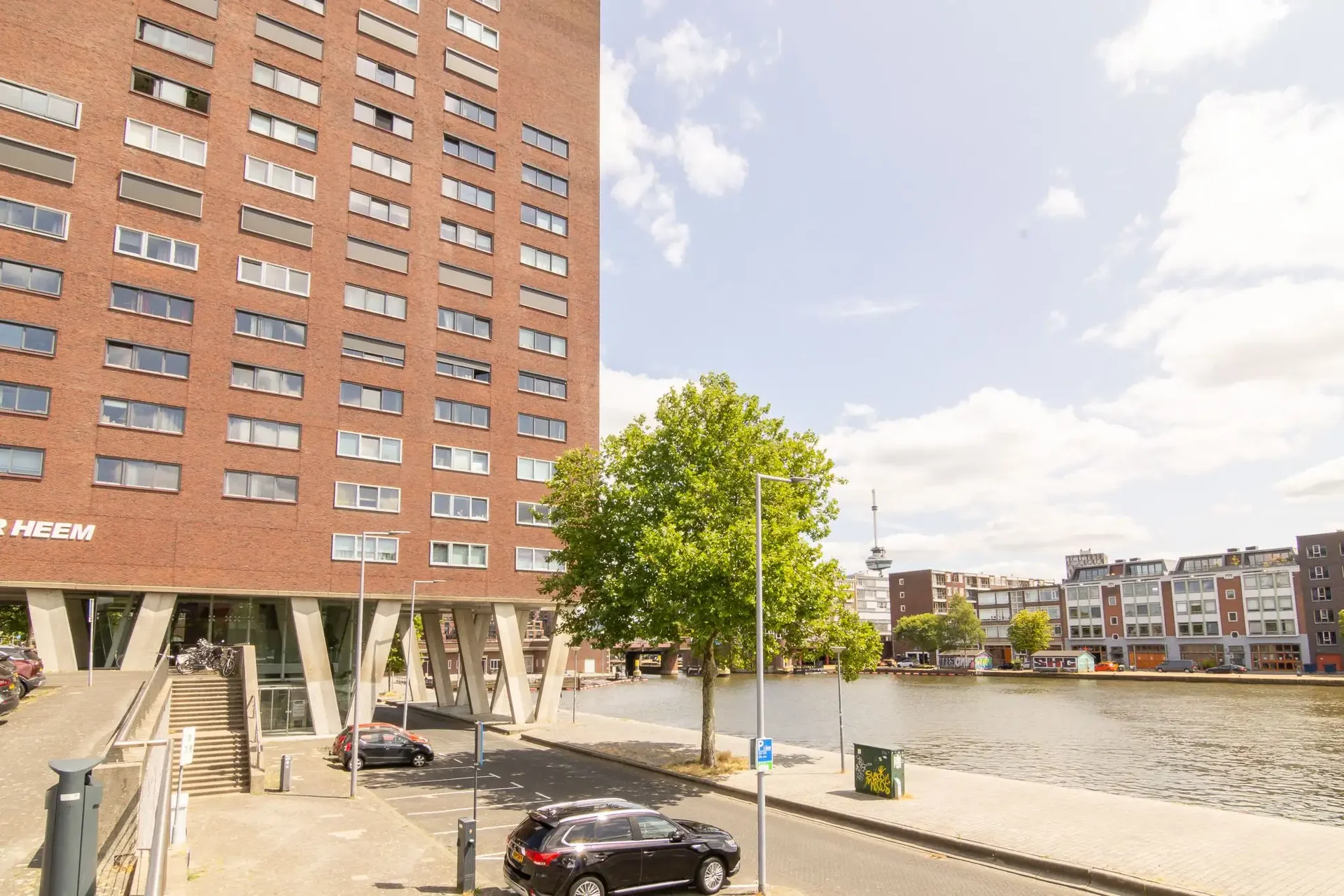 geblurde versie van de foto als achtergrond