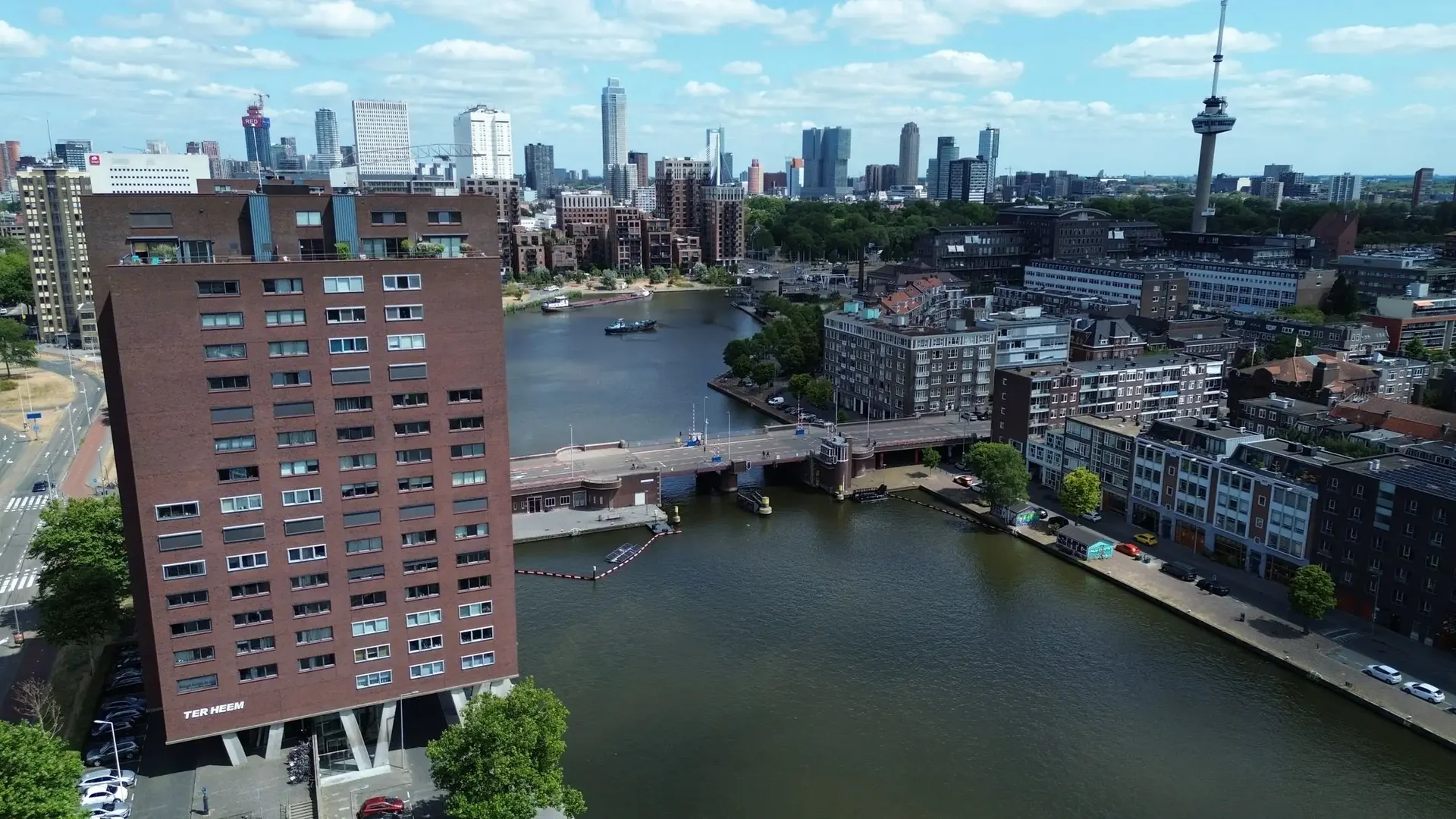 geblurde versie van de foto als achtergrond