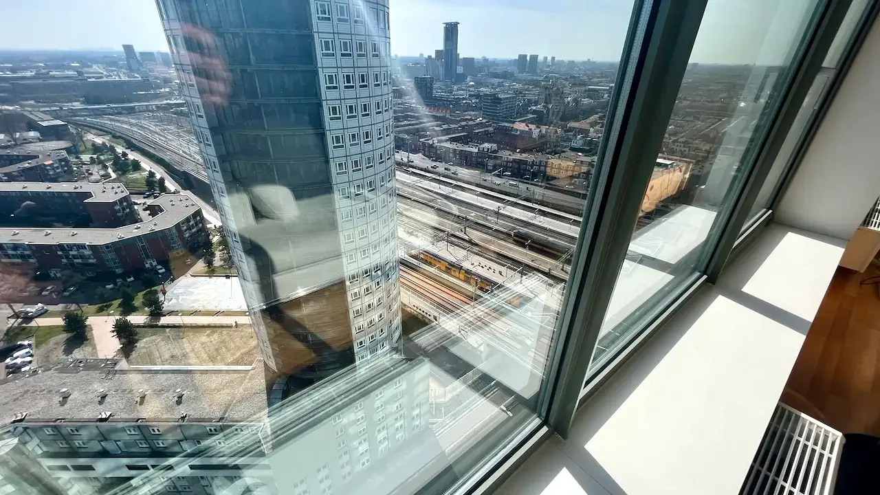 geblurde versie van de foto als achtergrond