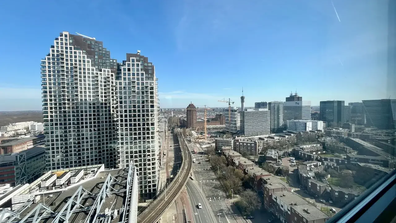 geblurde versie van de foto als achtergrond